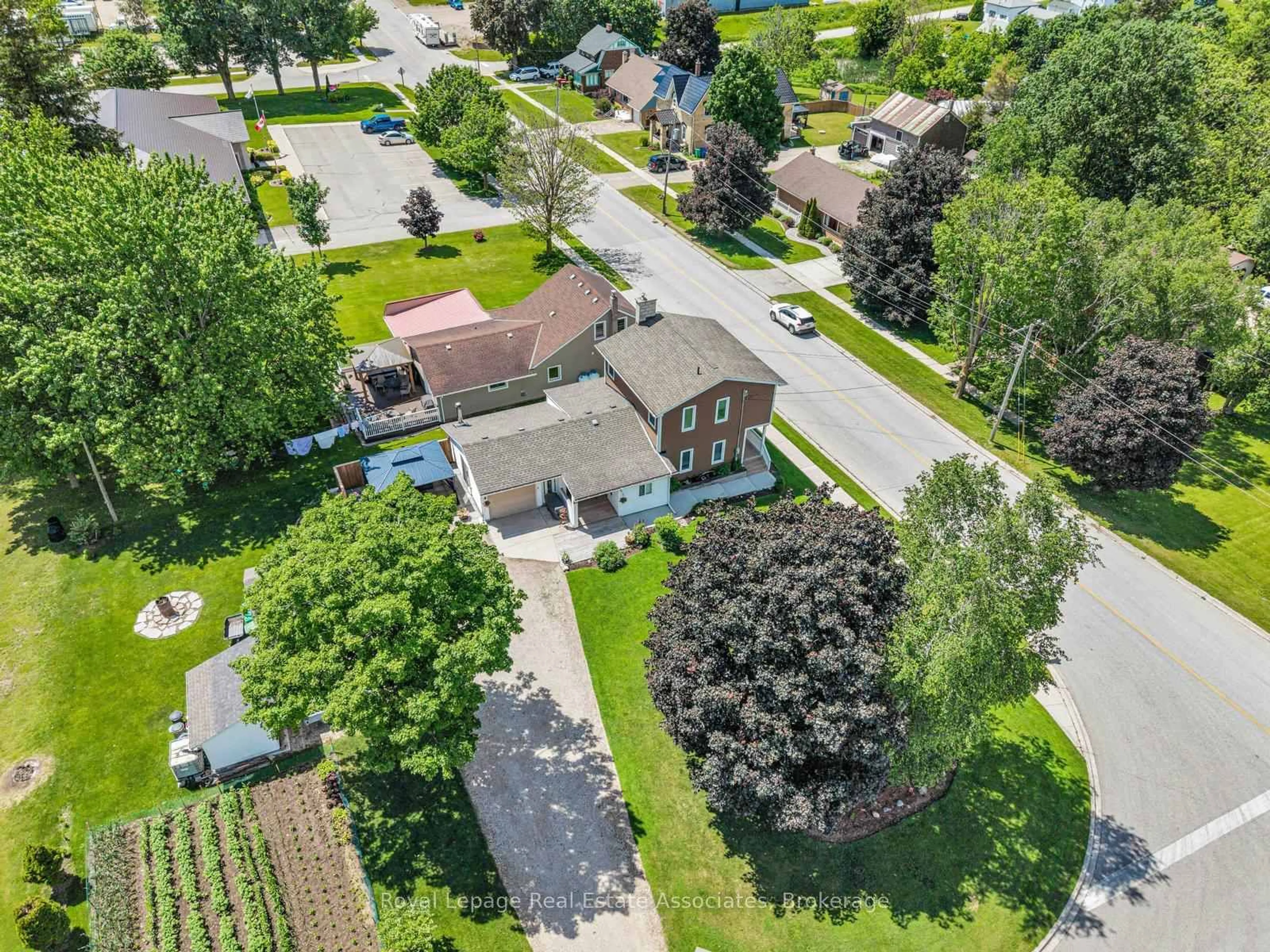 A pic from outside/outdoor area/front of a property/back of a property/a pic from drone, street for 117 Helena St, West Grey Ontario N0G 1C0