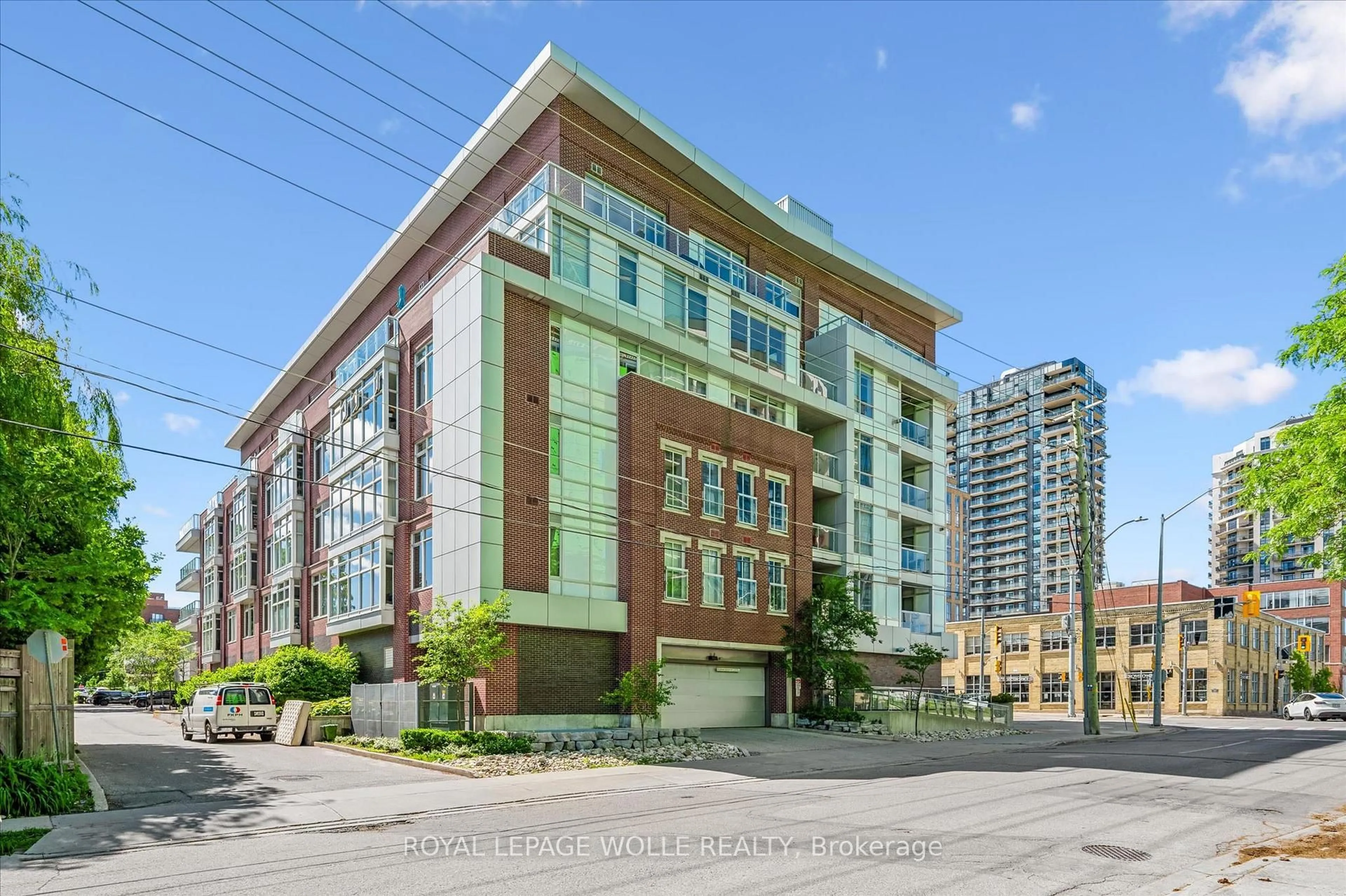 Patio, building for 188 King St #304, Waterloo Ontario N2J 0C6