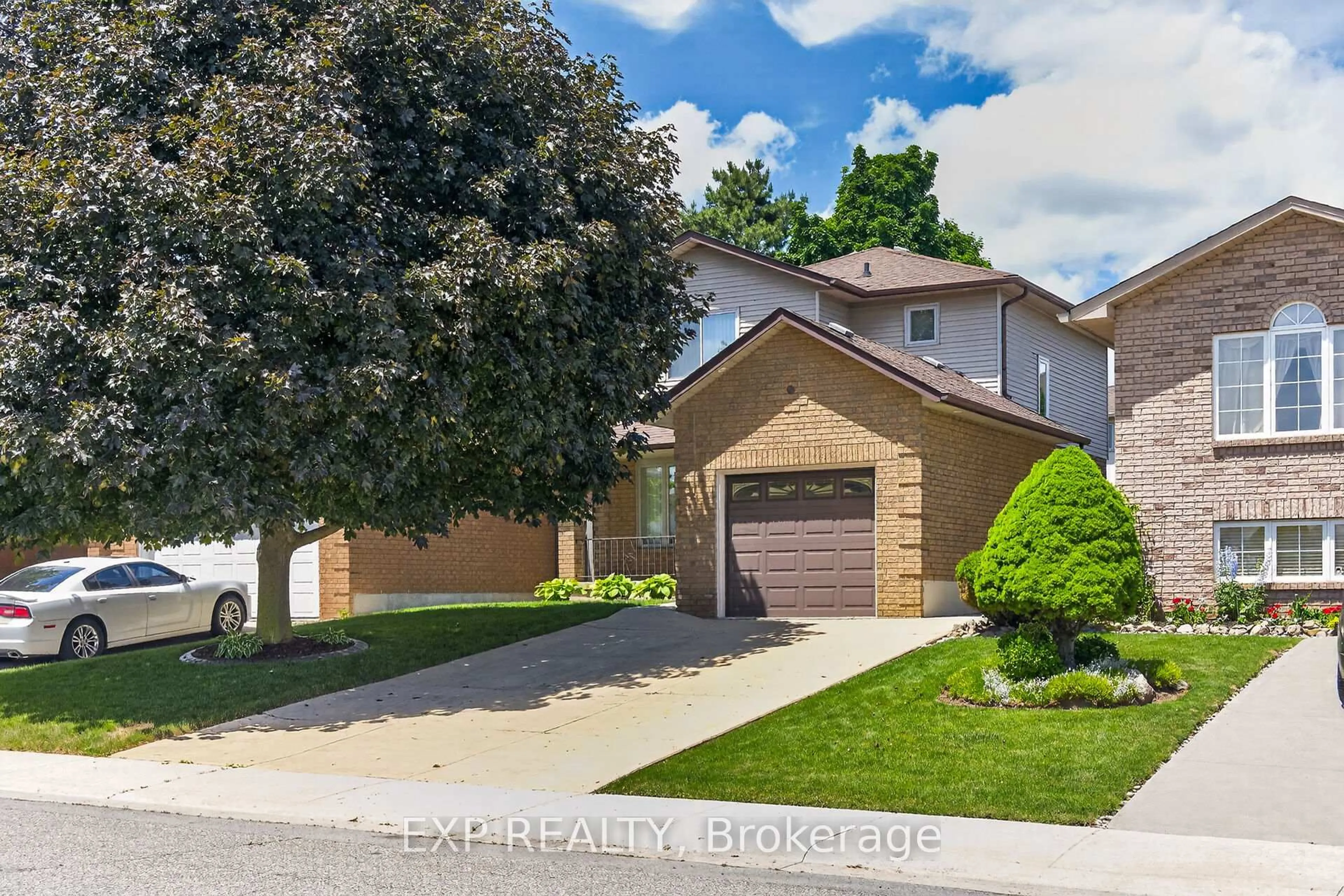 A pic from outside/outdoor area/front of a property/back of a property/a pic from drone, street for 45 Ossington Dr, Hamilton Ontario L8W 3S4
