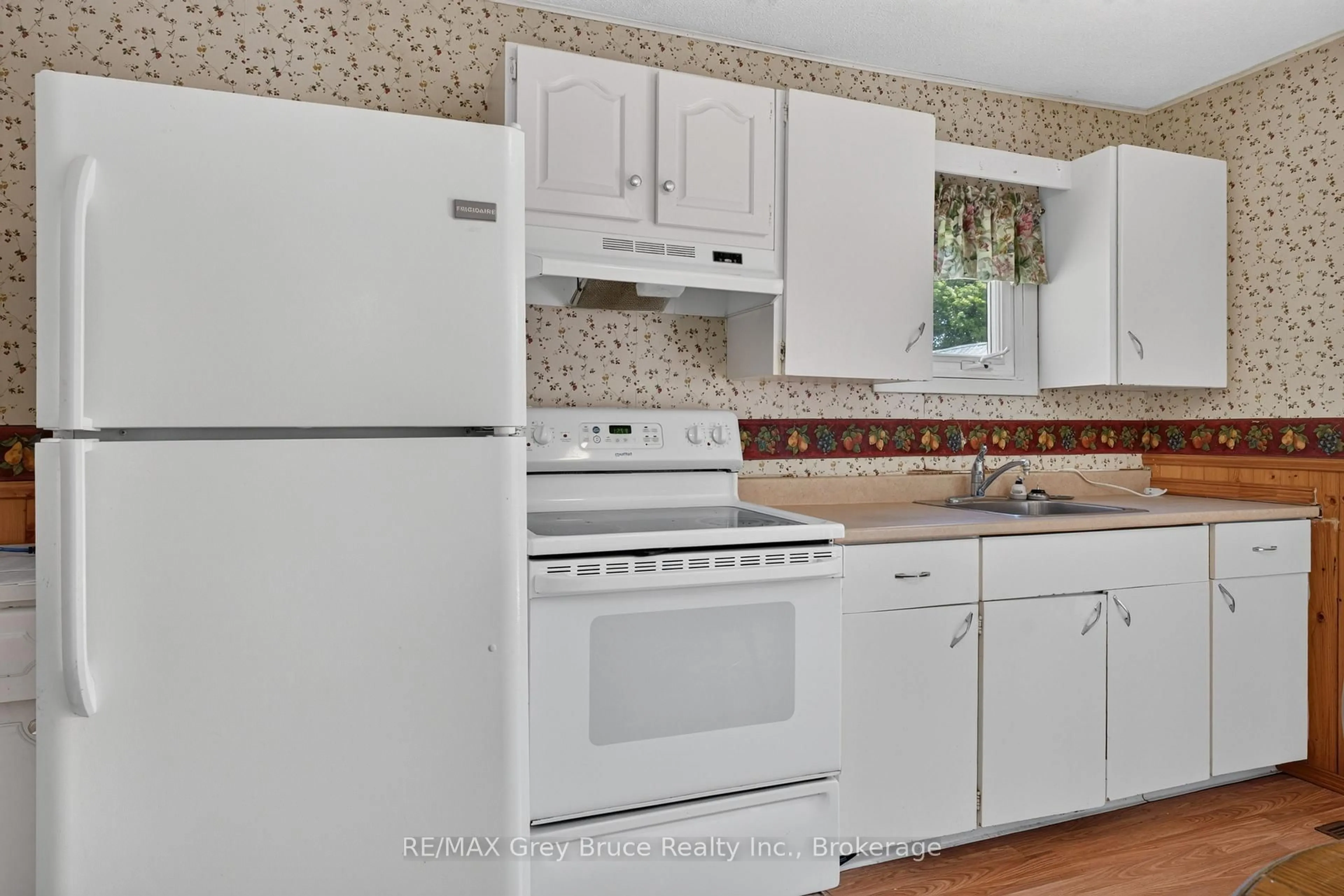 Standard kitchen, ceramic/tile floor for 303049 Grey 15 Rd, Meaford Ontario N0H 1V0