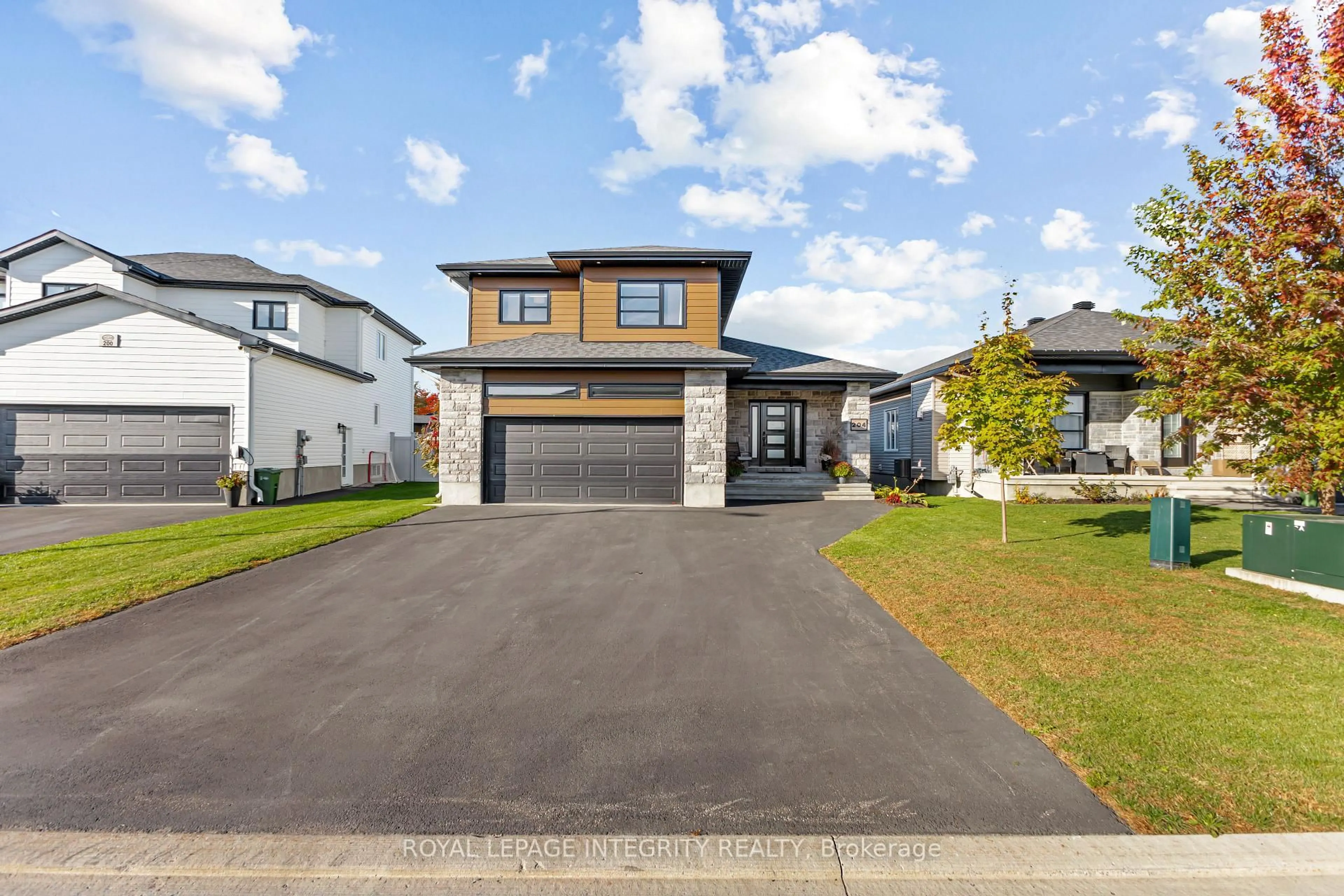 Unknown for 204 Hybrid St, Russell Ontario K0A 1W0