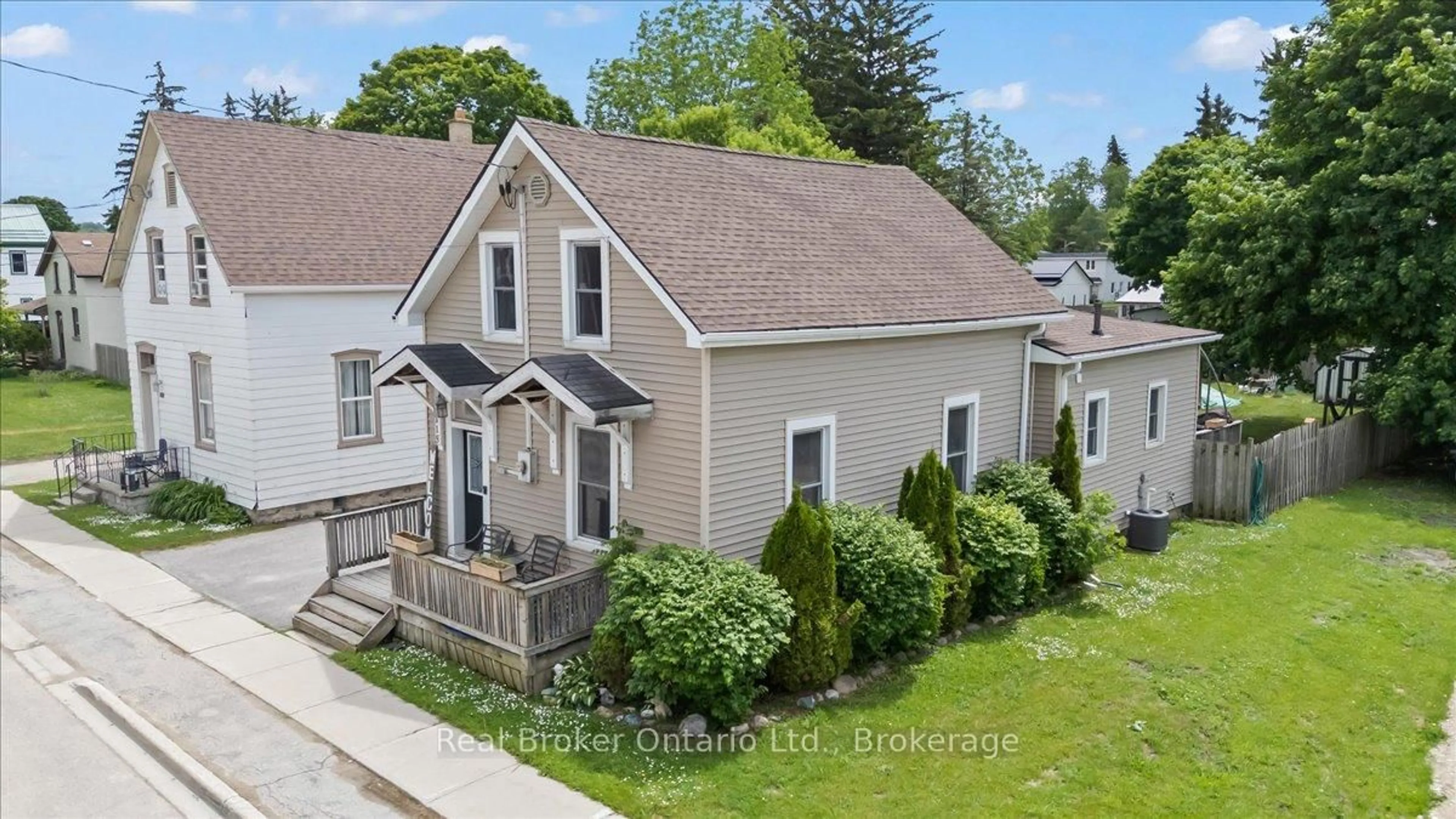 A pic from outside/outdoor area/front of a property/back of a property/a pic from drone, street for 115 Durham St, Brockton Ontario N0G 2V0