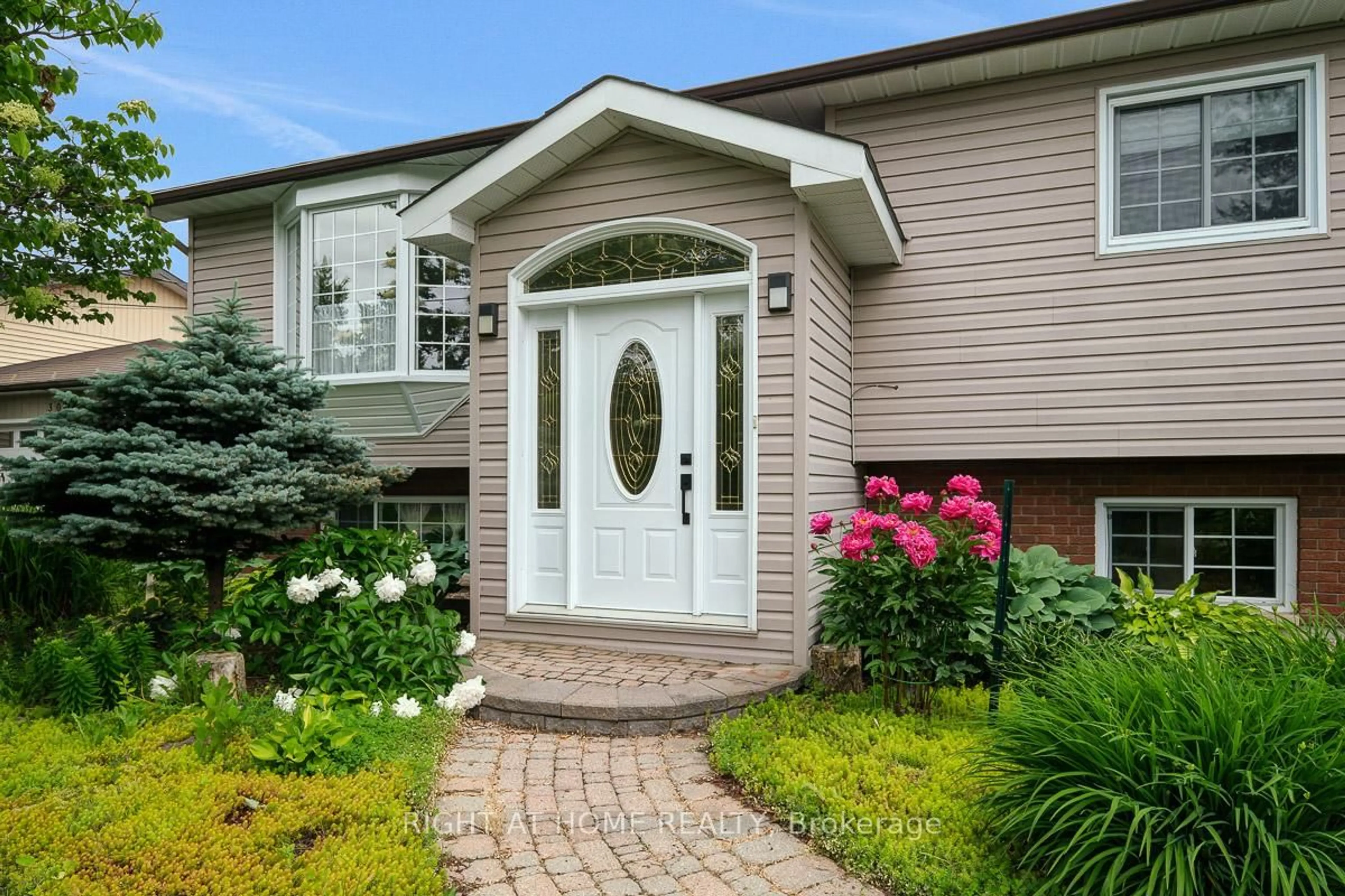 Home with vinyl exterior material, street for 300 Maple St, Russell Ontario K4R 1B4
