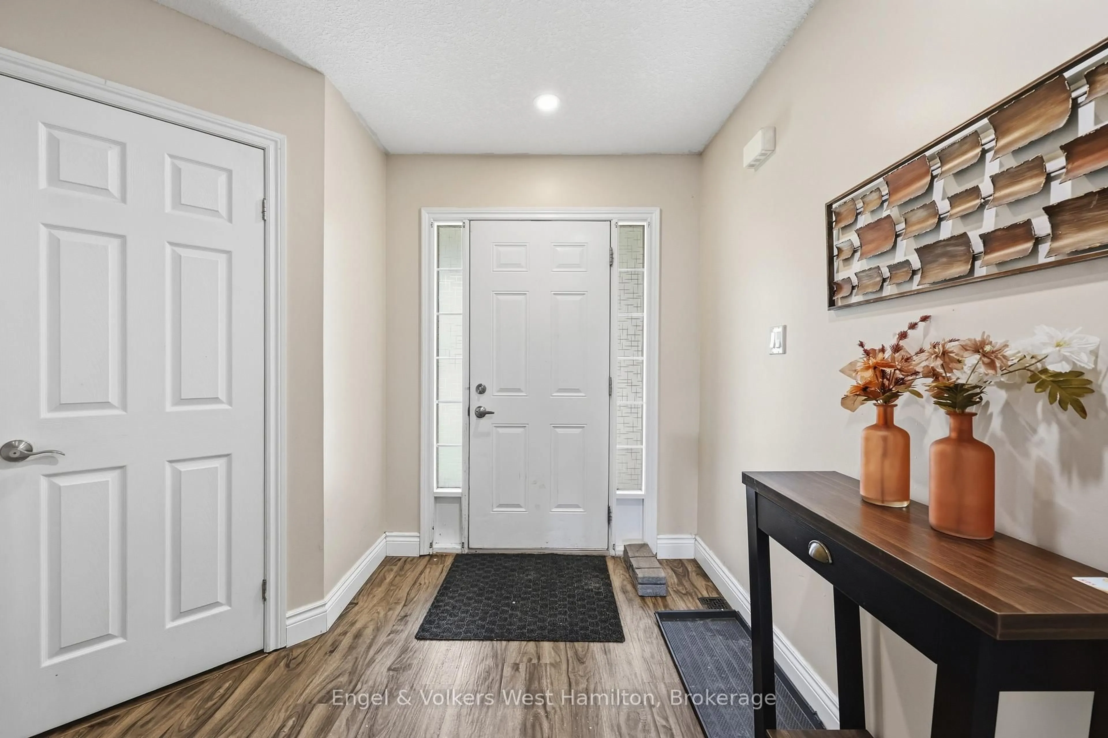 Indoor entryway for 83 Davinci Blvd, Hamilton Ontario L9B 0C4