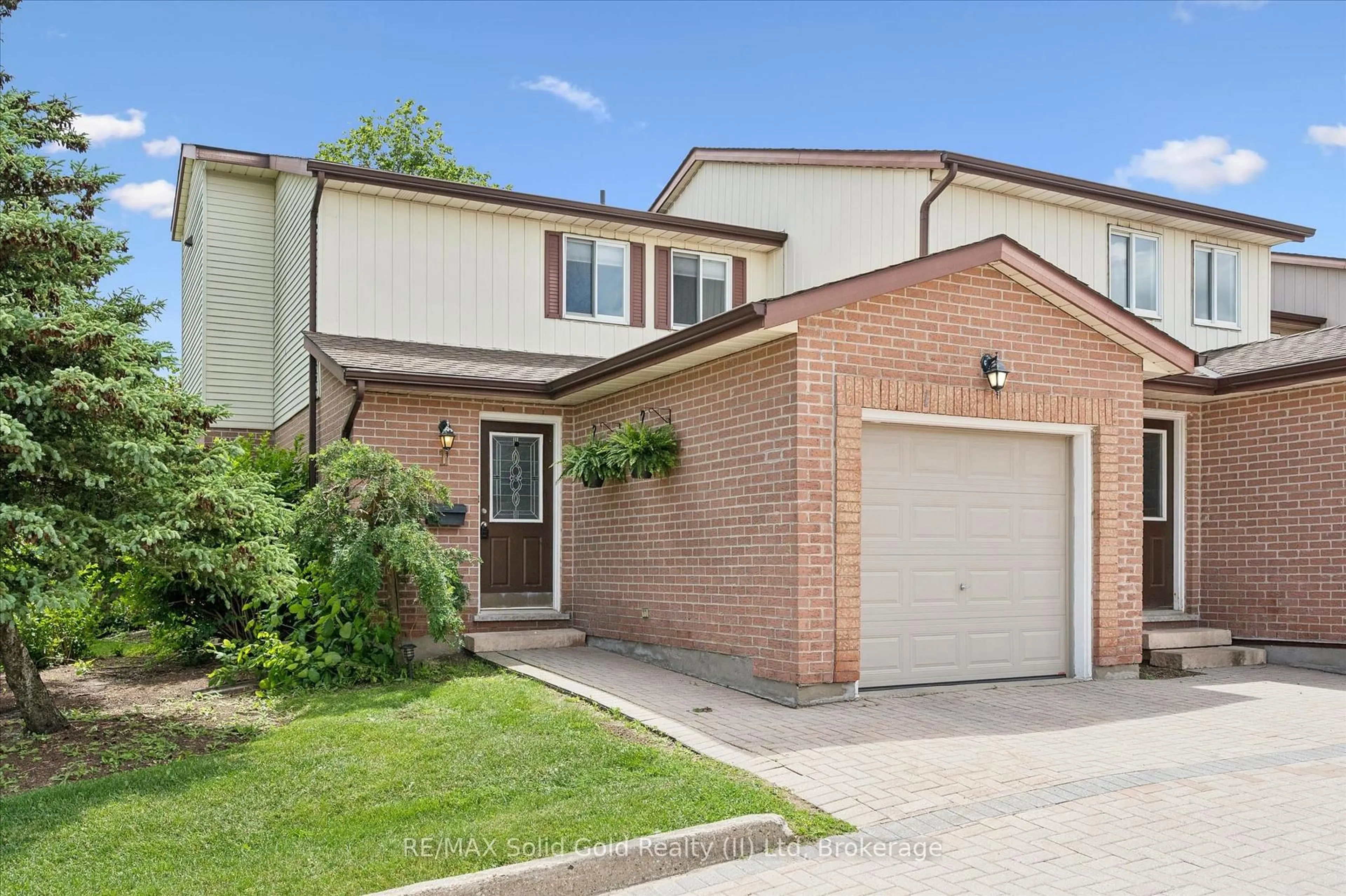 Home with brick exterior material, street for 25 VALLEYVIEW Rd #1, Kitchener Ontario N2E 1L5