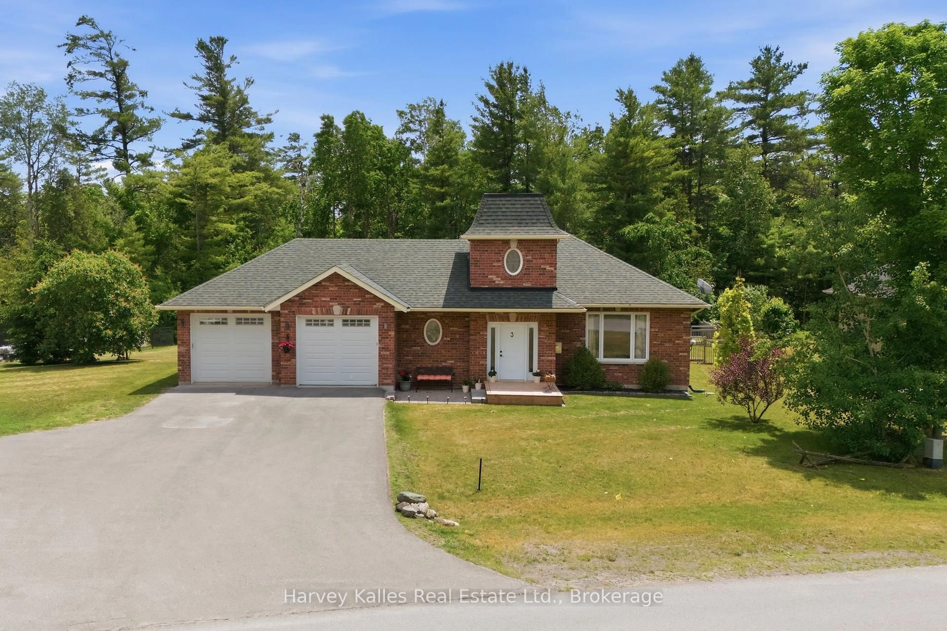 A pic from outside/outdoor area/front of a property/back of a property/a pic from drone, street for 3 Cardinal Crt, Quinte West Ontario K8V 5P6