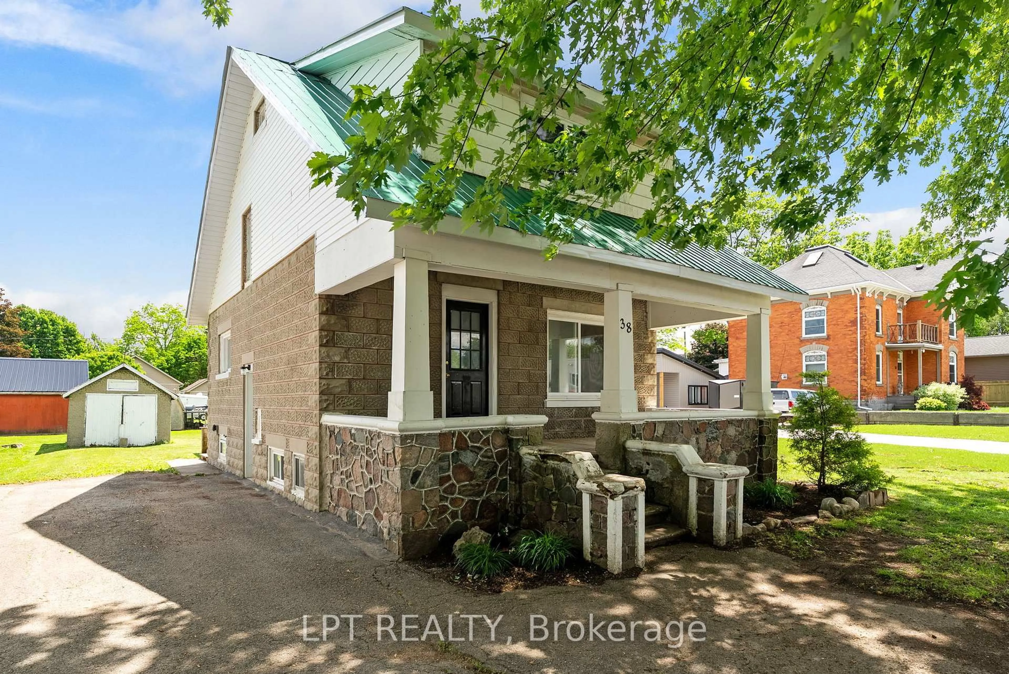 Unknown for 38 Main St, Huron East Ontario N0K 1W0