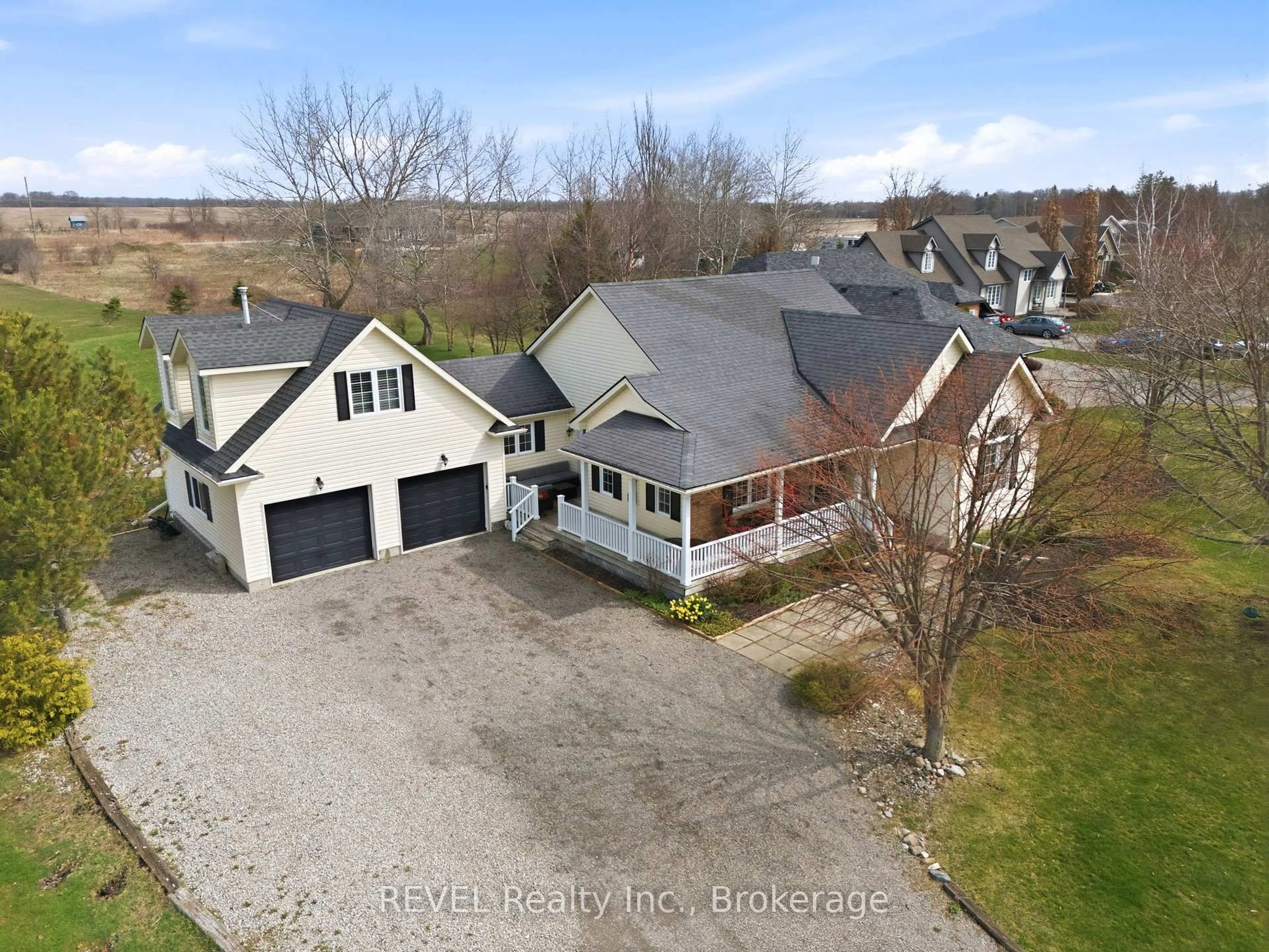A pic from outside/outdoor area/front of a property/back of a property/a pic from drone, unknown for 17 Stonehaven Rd, Haldimand Ontario N1A 2W6