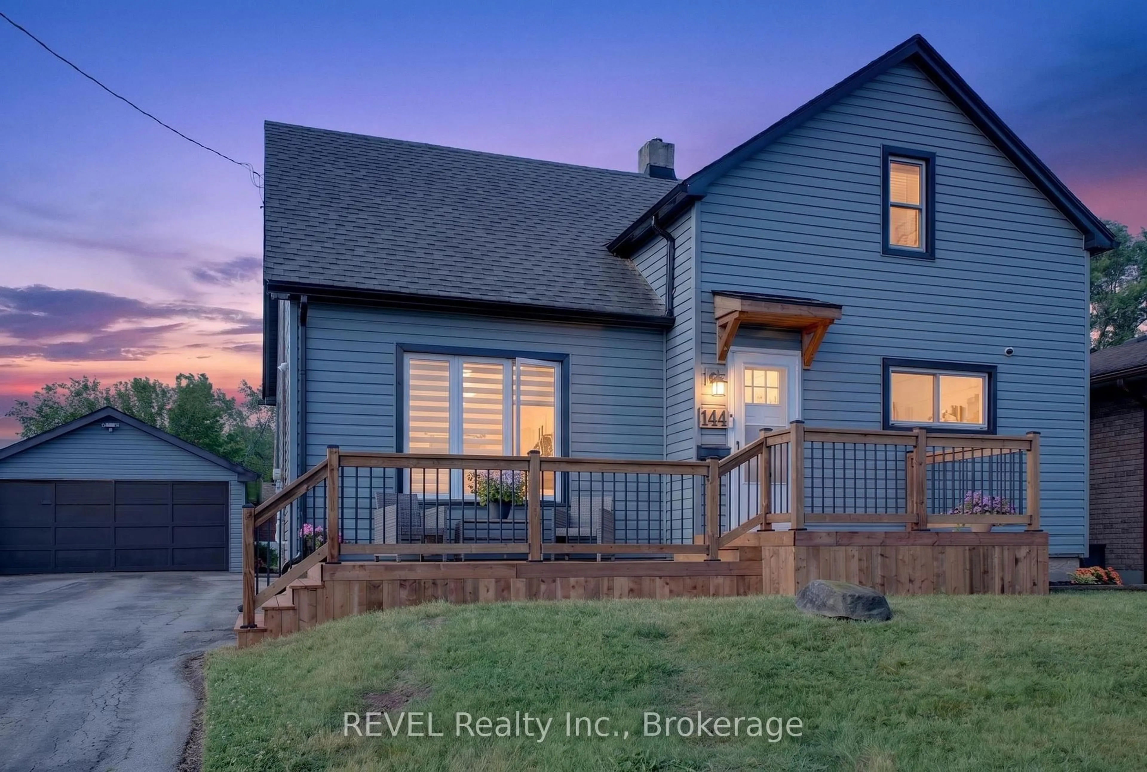 A pic from outside/outdoor area/front of a property/back of a property/a pic from drone, street for 144 Lavinia St, Fort Erie Ontario L2A 2E6
