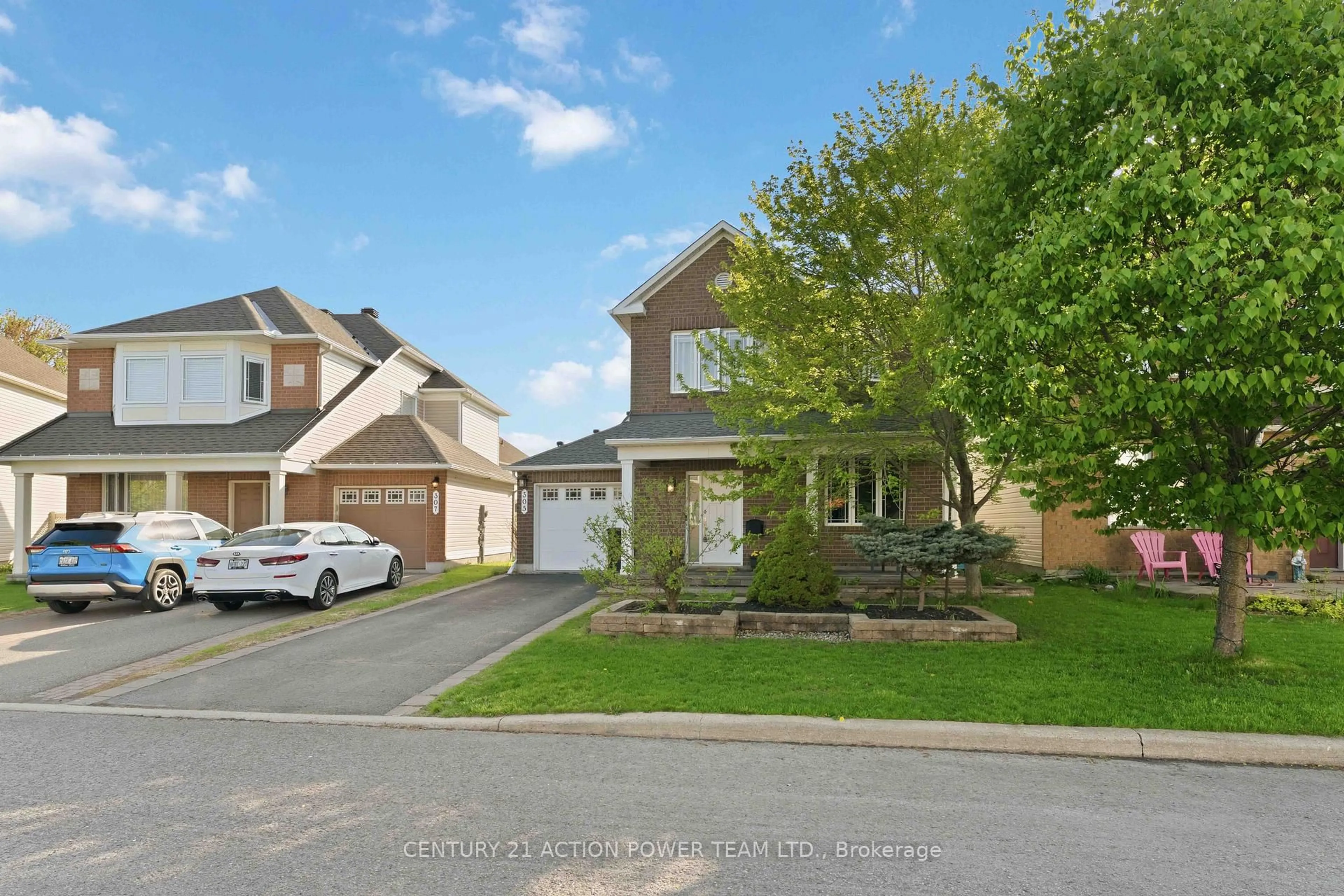 A pic from outside/outdoor area/front of a property/back of a property/a pic from drone, street for 305 SARABELLA St, Ottawa Ontario K4A 0A3
