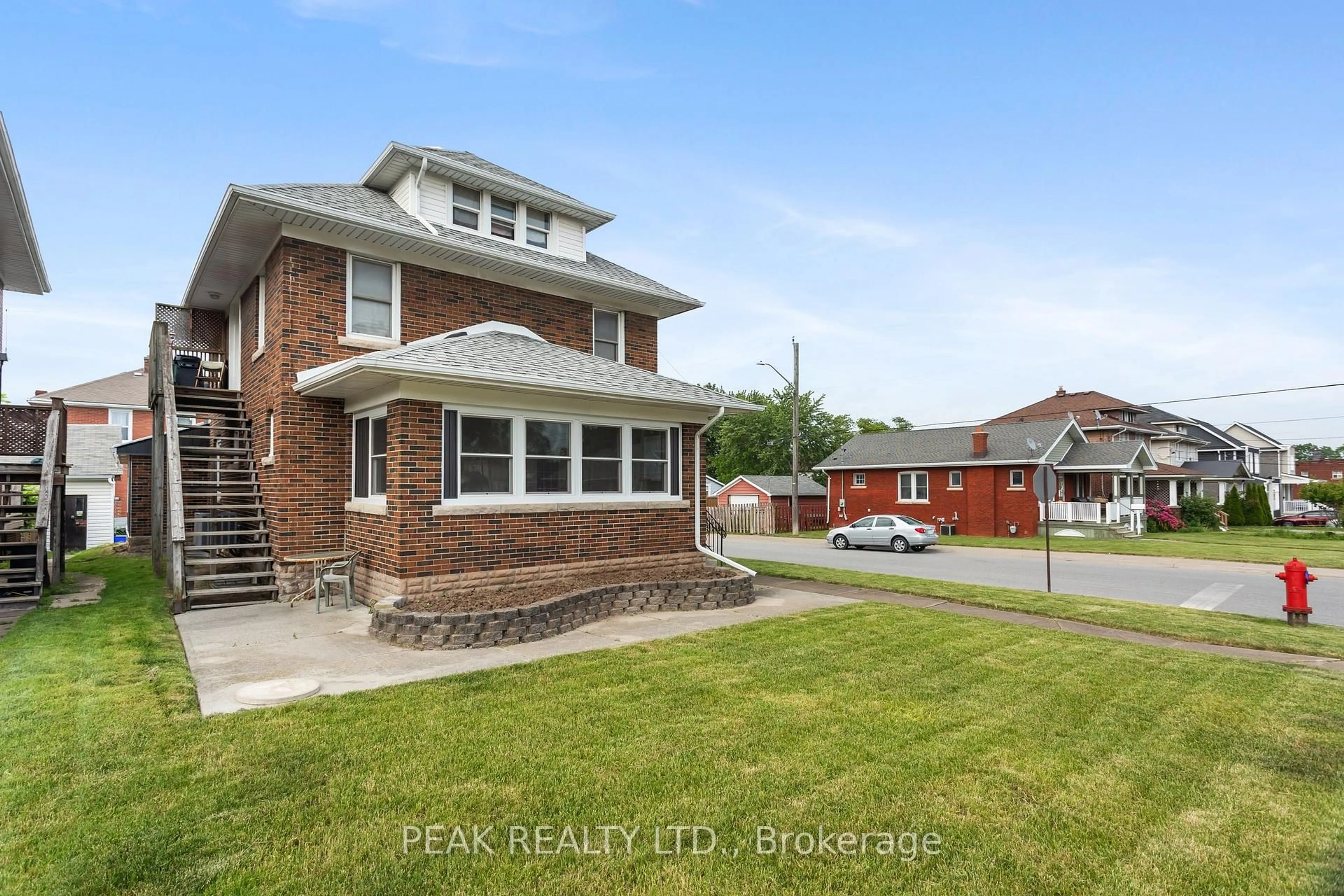 Home with brick exterior material, street for 5155 Bridge St, Niagara Falls Ontario L2E 2T2