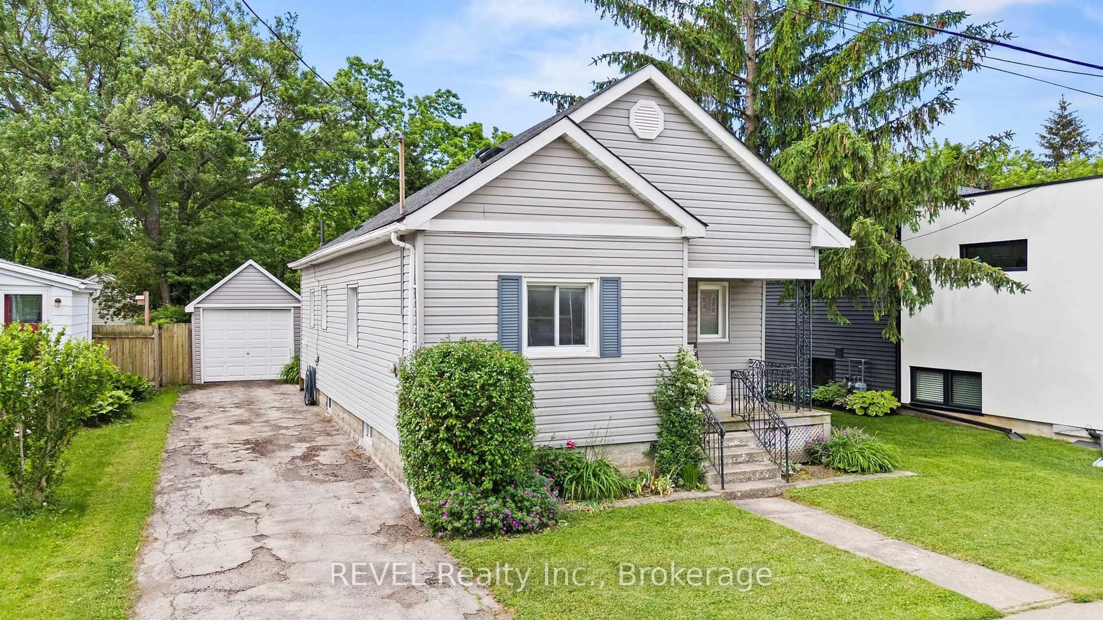 Unknown for 20 Monck St, St. Catharines Ontario L2S 1L6