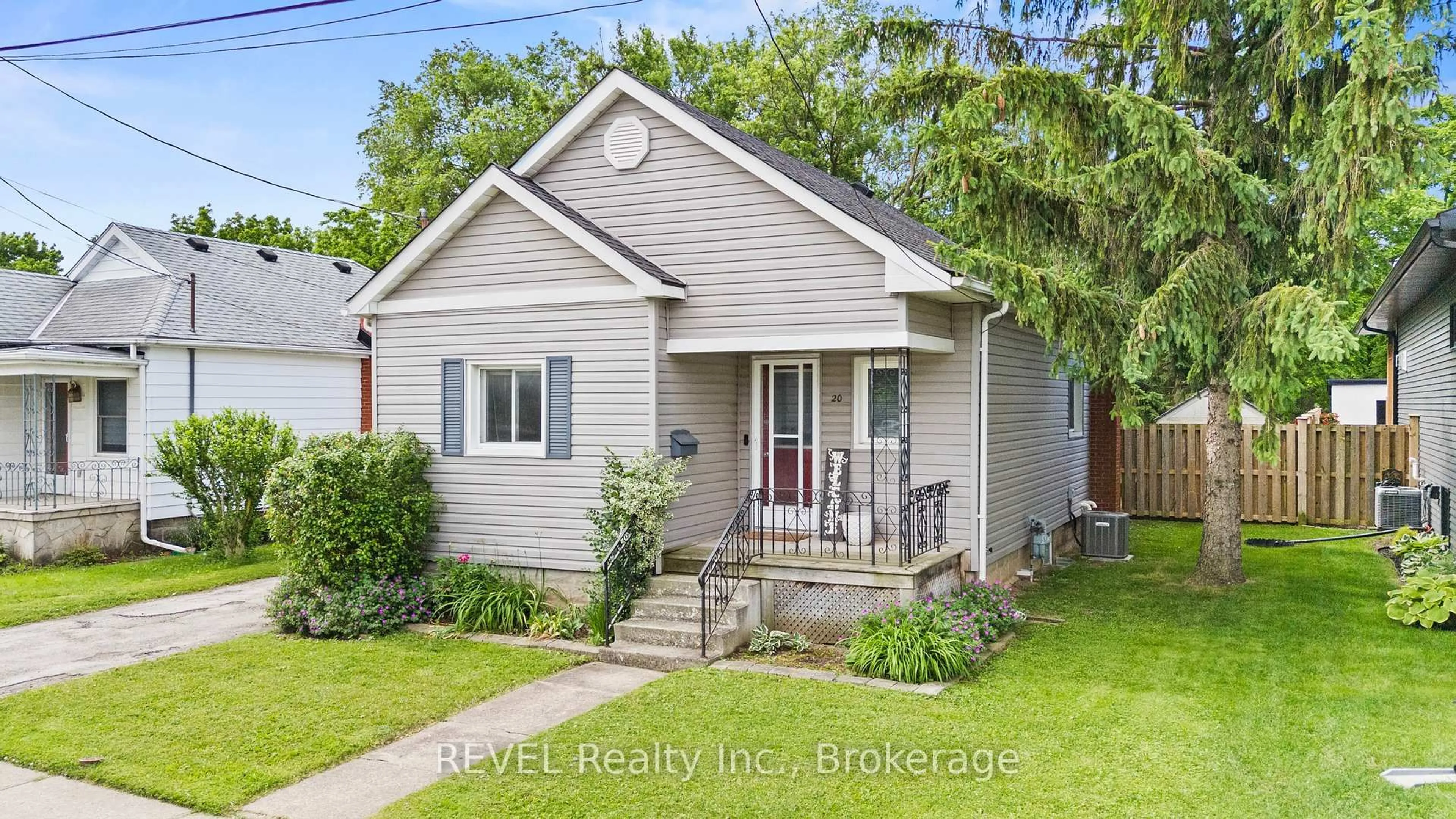 Home with brick exterior material, street for 20 Monck St, St. Catharines Ontario L2S 1L6