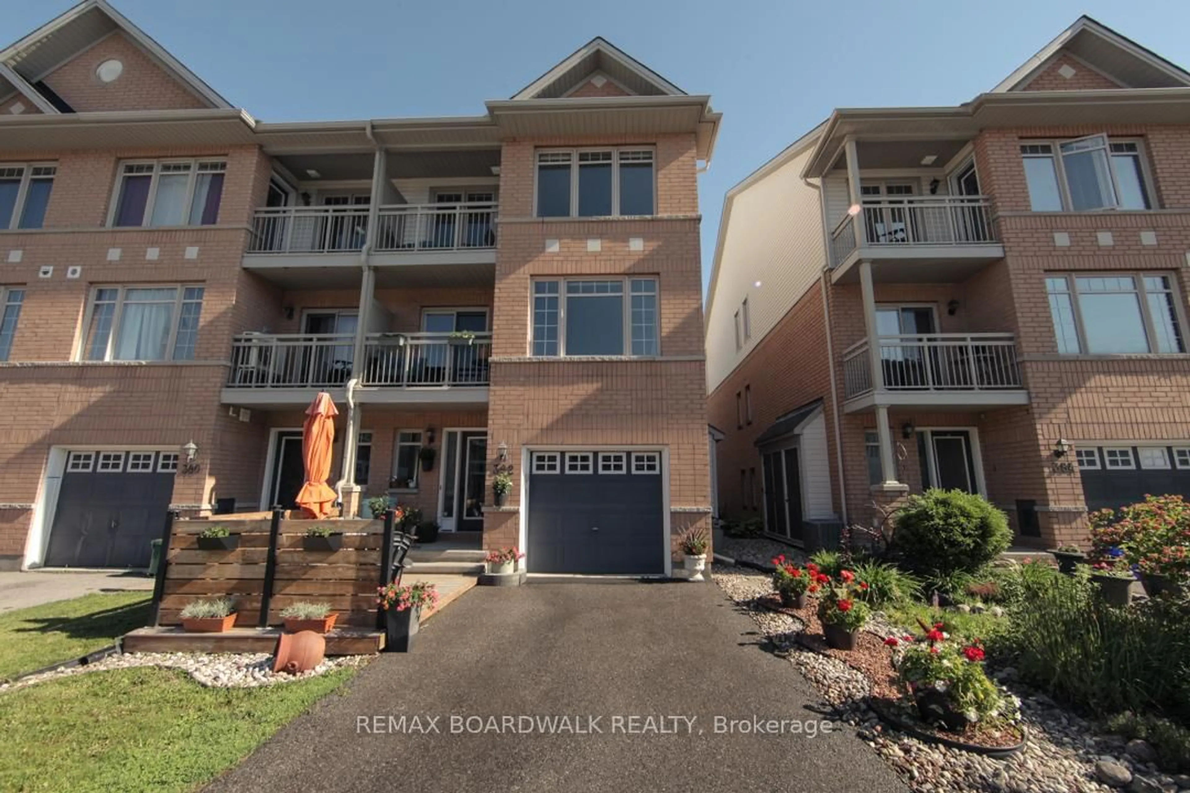 A pic from outside/outdoor area/front of a property/back of a property/a pic from drone, water/lake/river/ocean view for 382 Citiplace Dr, Ottawa Ontario K2E 0A7