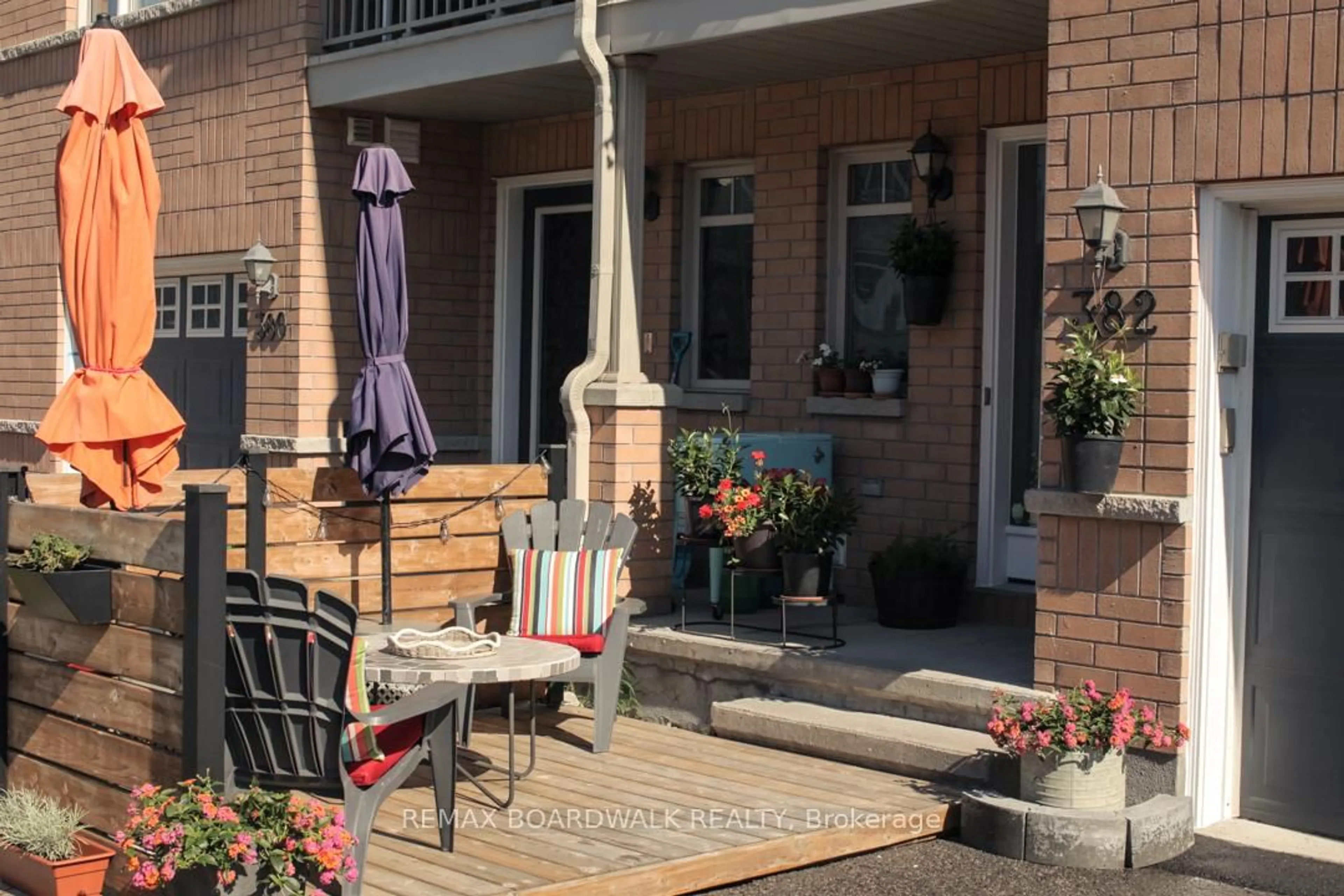Patio, street for 382 Citiplace Dr, Ottawa Ontario K2E 0A7