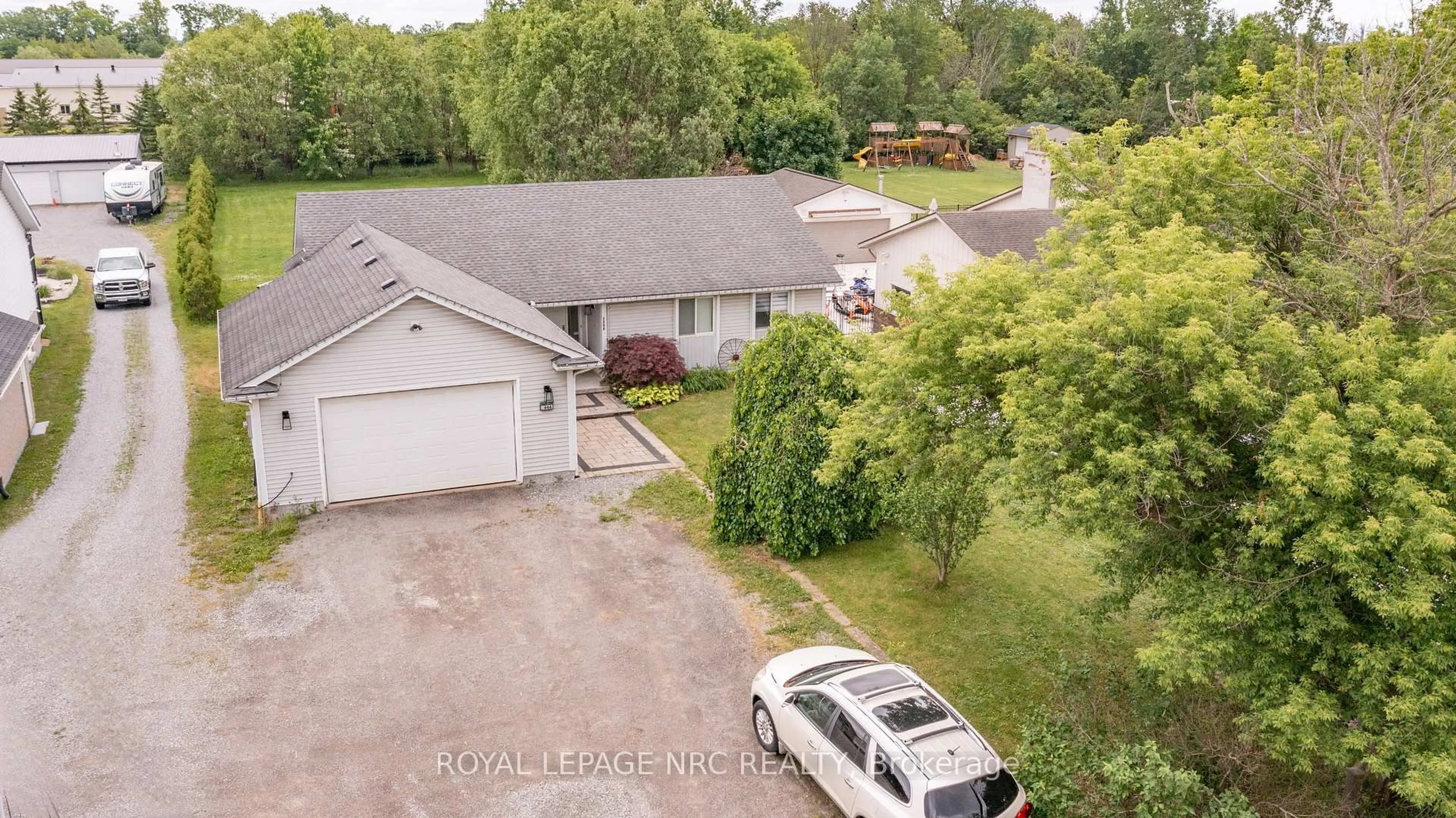 A pic from outside/outdoor area/front of a property/back of a property/a pic from drone, unknown for 1444 Allanport Rd, Thorold Ontario L0S 1K0