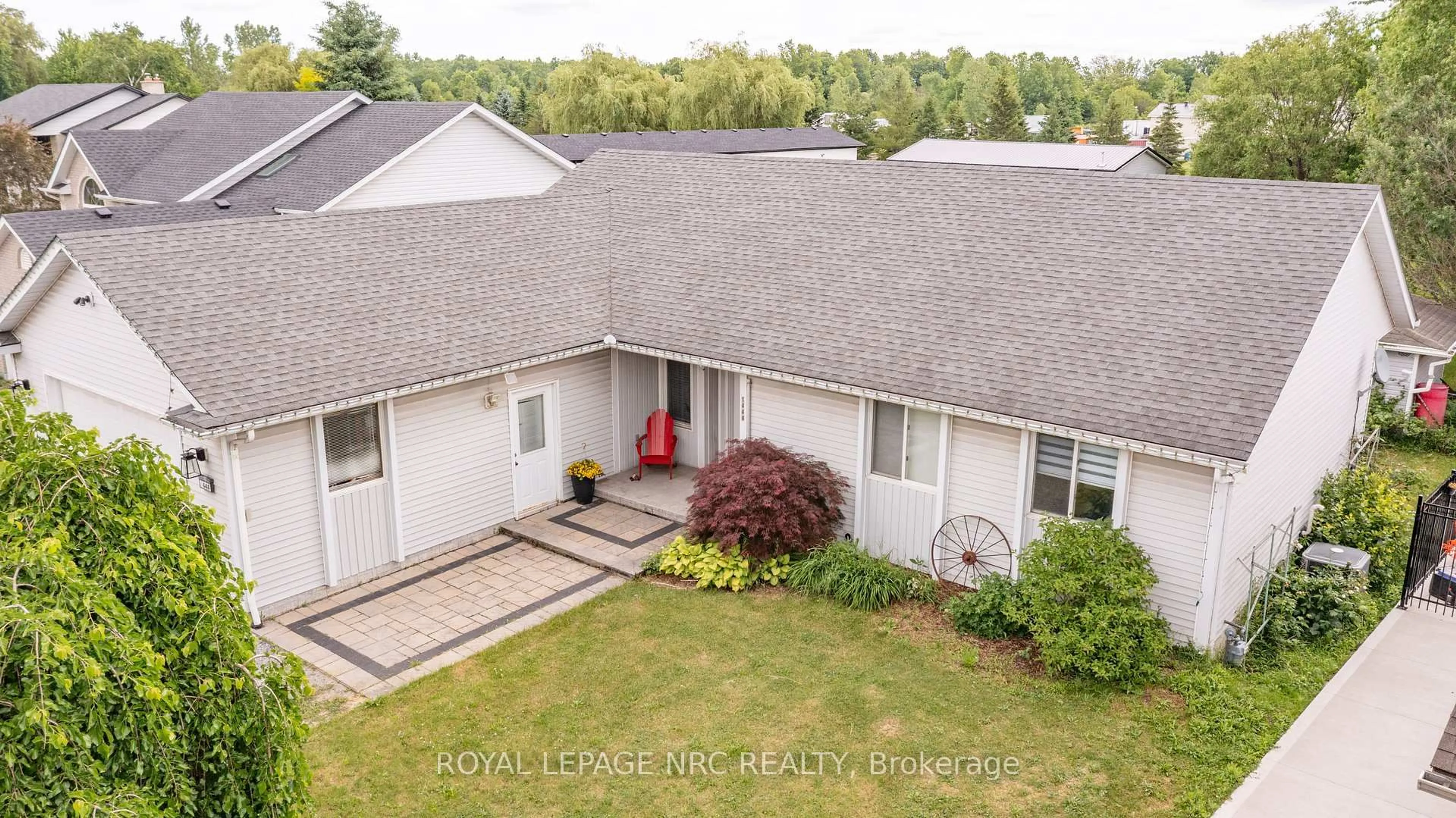 A pic from outside/outdoor area/front of a property/back of a property/a pic from drone, unknown for 1444 Allanport Rd, Thorold Ontario L0S 1K0