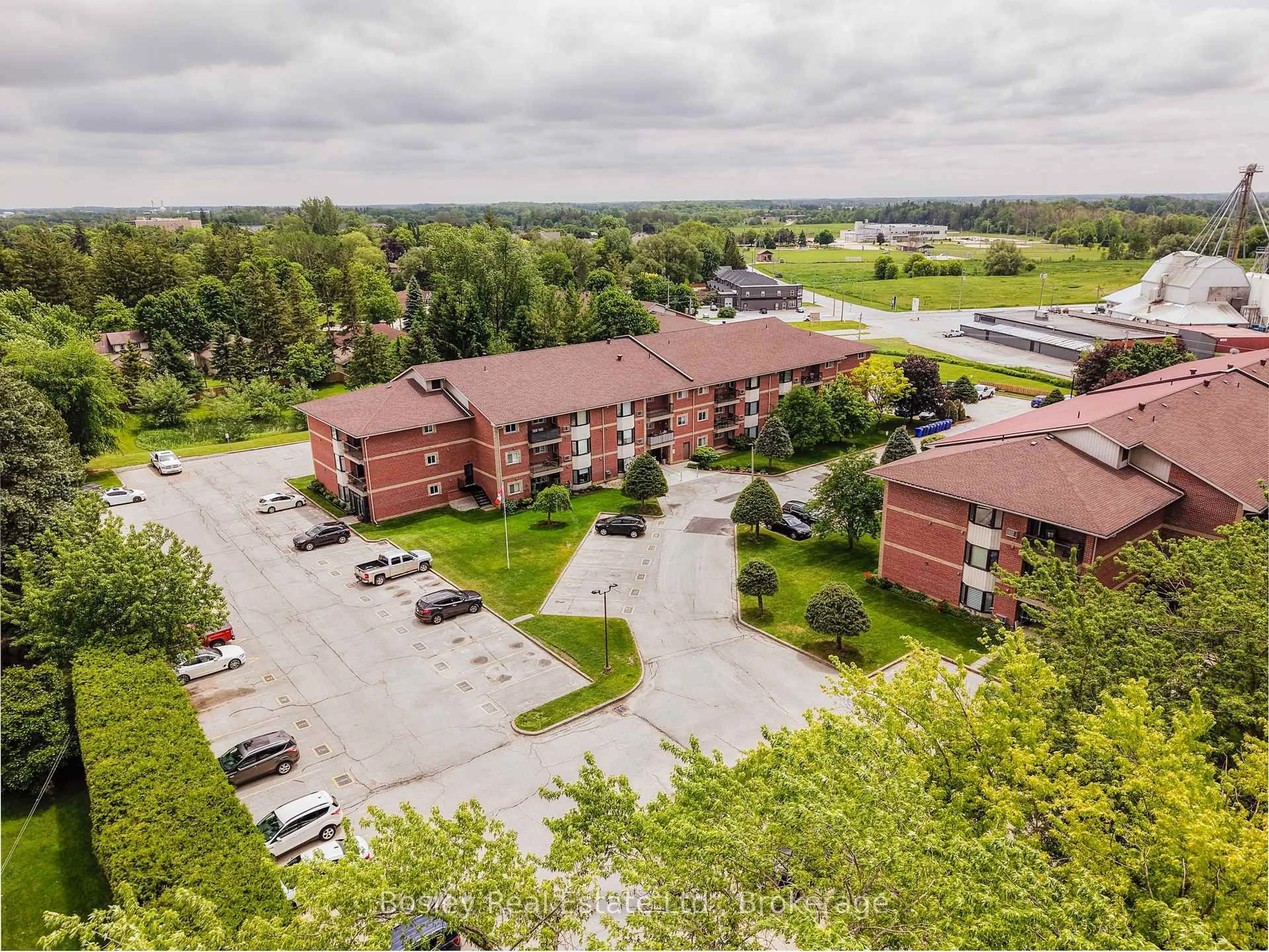 A pic from outside/outdoor area/front of a property/back of a property/a pic from drone, building for 440 Durham St #203, Wellington North Ontario N0G 2L1