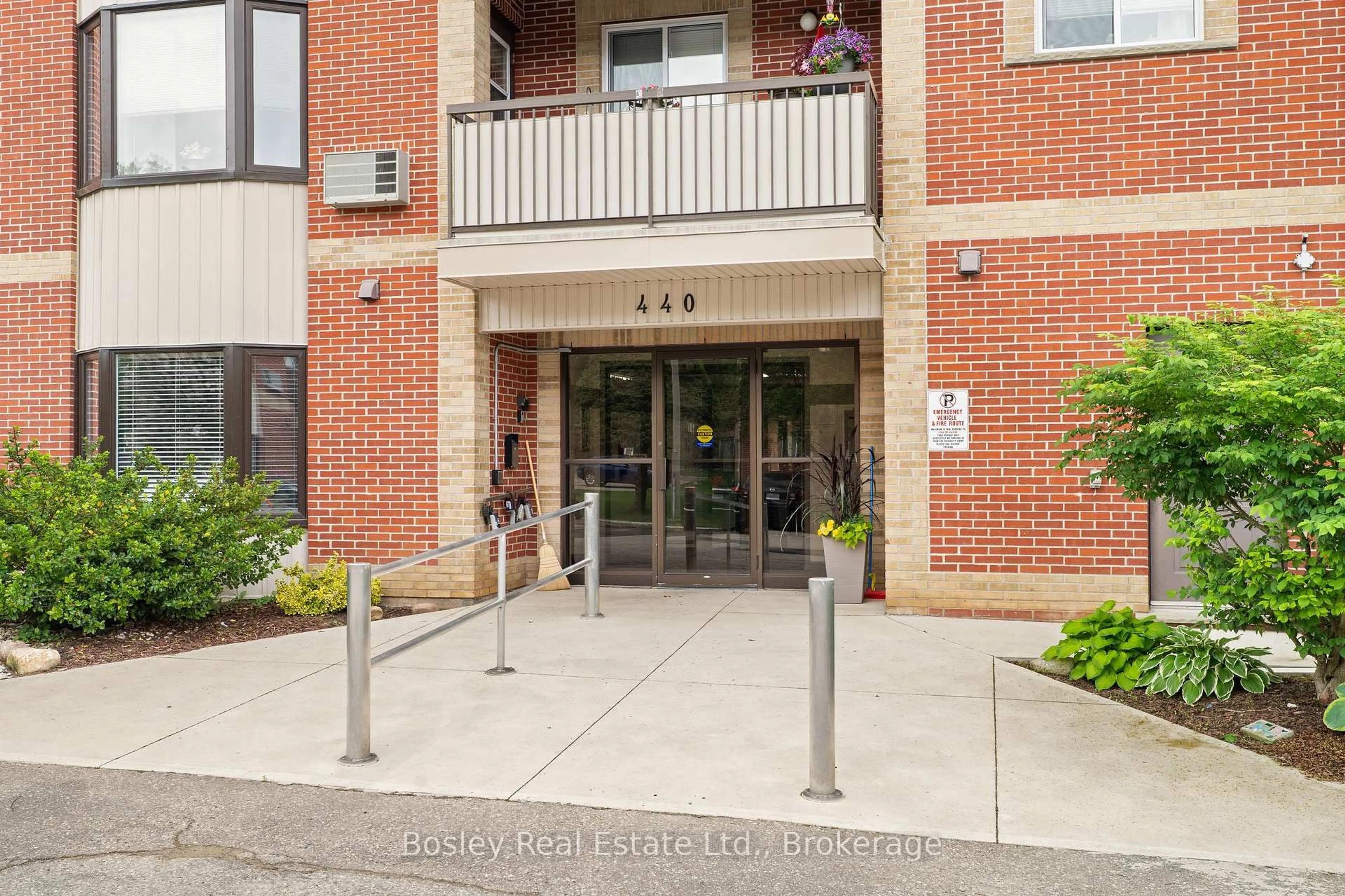 Indoor foyer for 440 Durham St #203, Wellington North Ontario N0G 2L1