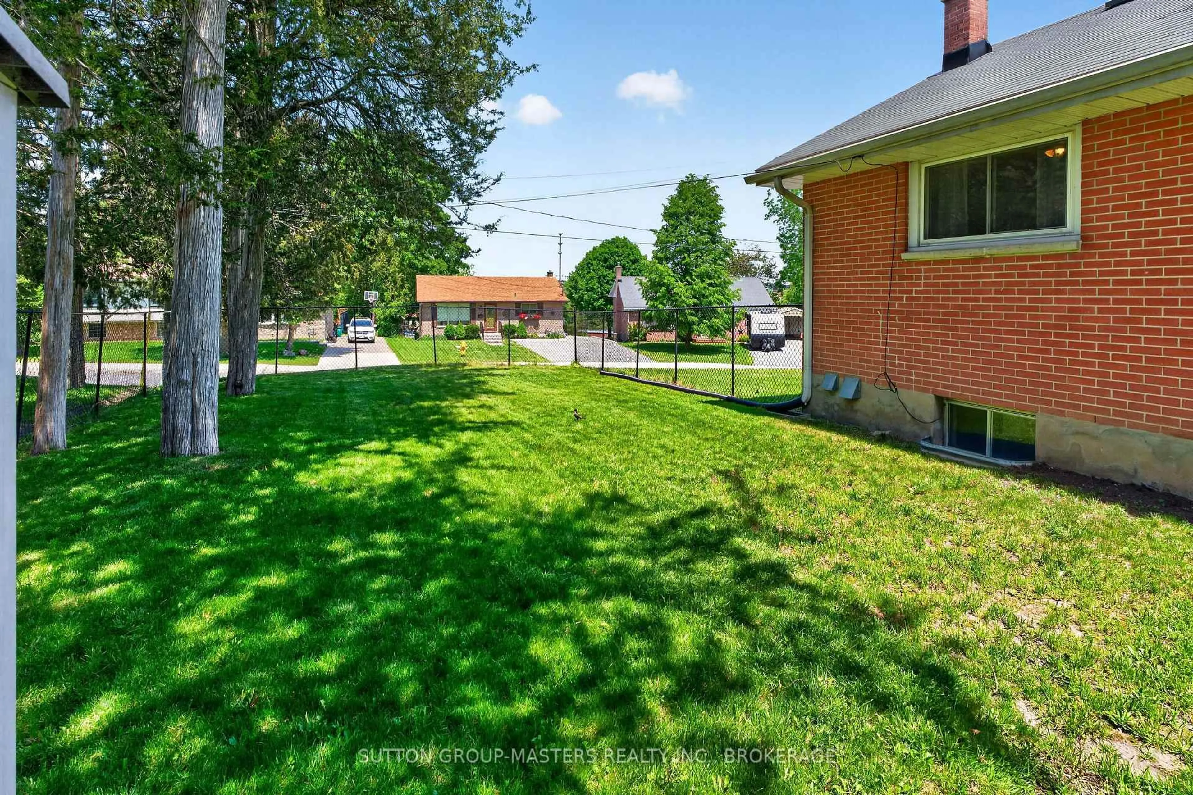 Patio, street for 118 Orchard Dr, Belleville Ontario K8P 2K9