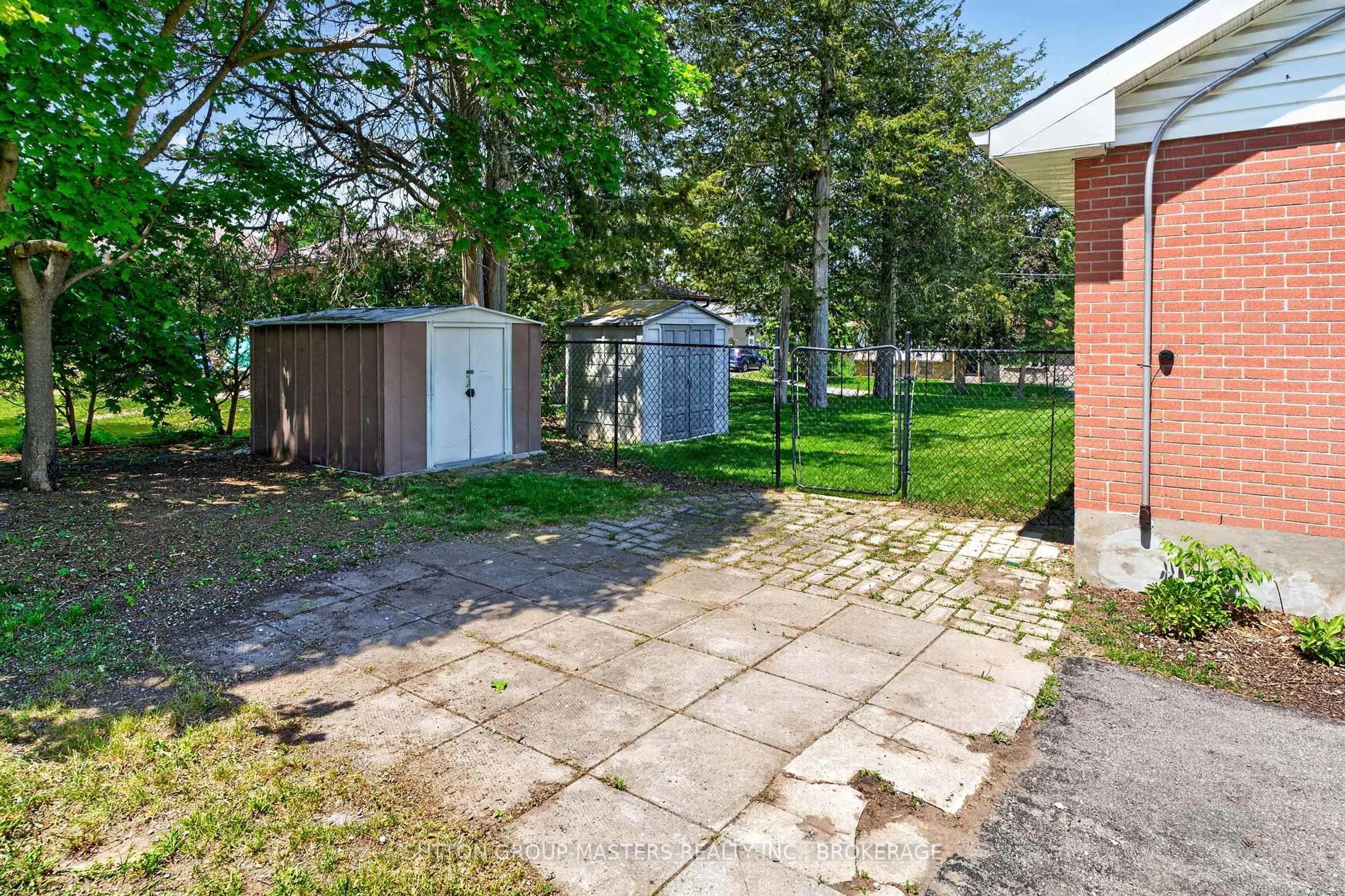 Patio, street for 118 Orchard Dr, Belleville Ontario K8P 2K9