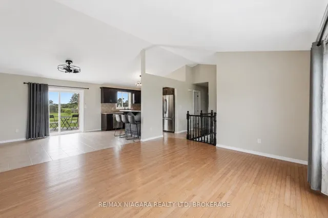 661 Carl Rd, Thorold 5