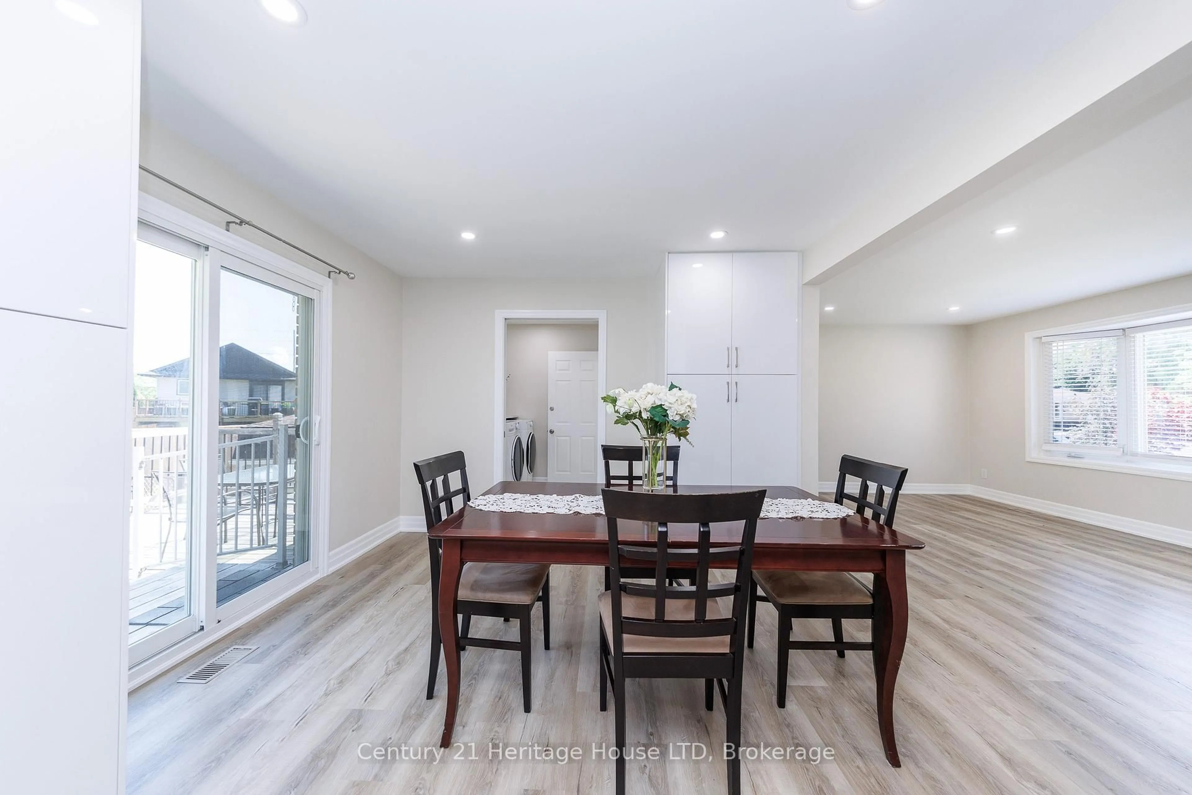 Dining room, wood/laminate floor for 37 Coronation Blvd, St. Catharines Ontario L2S 2V2