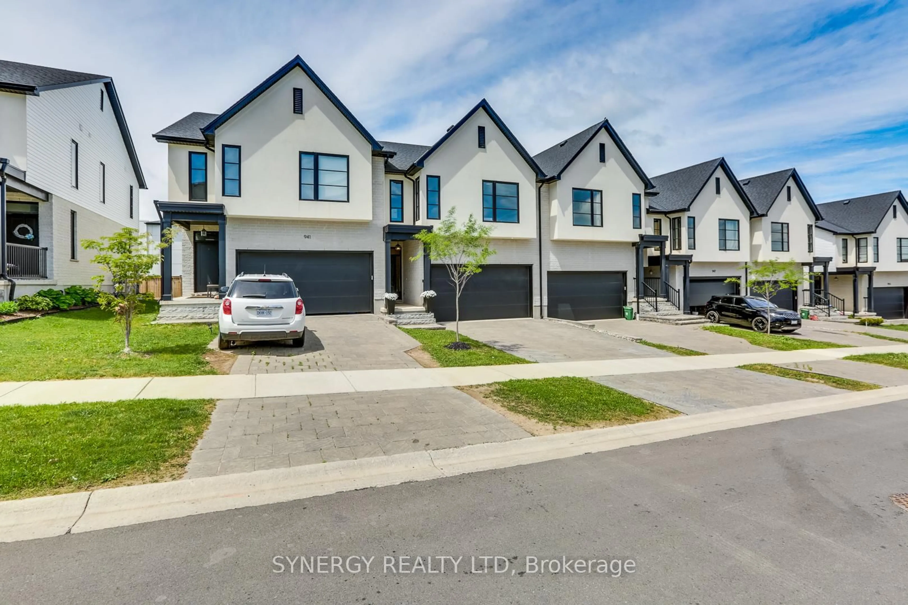 A pic from outside/outdoor area/front of a property/back of a property/a pic from drone, street for 943 Upperpoint Ave, London South Ontario N6K 0L1