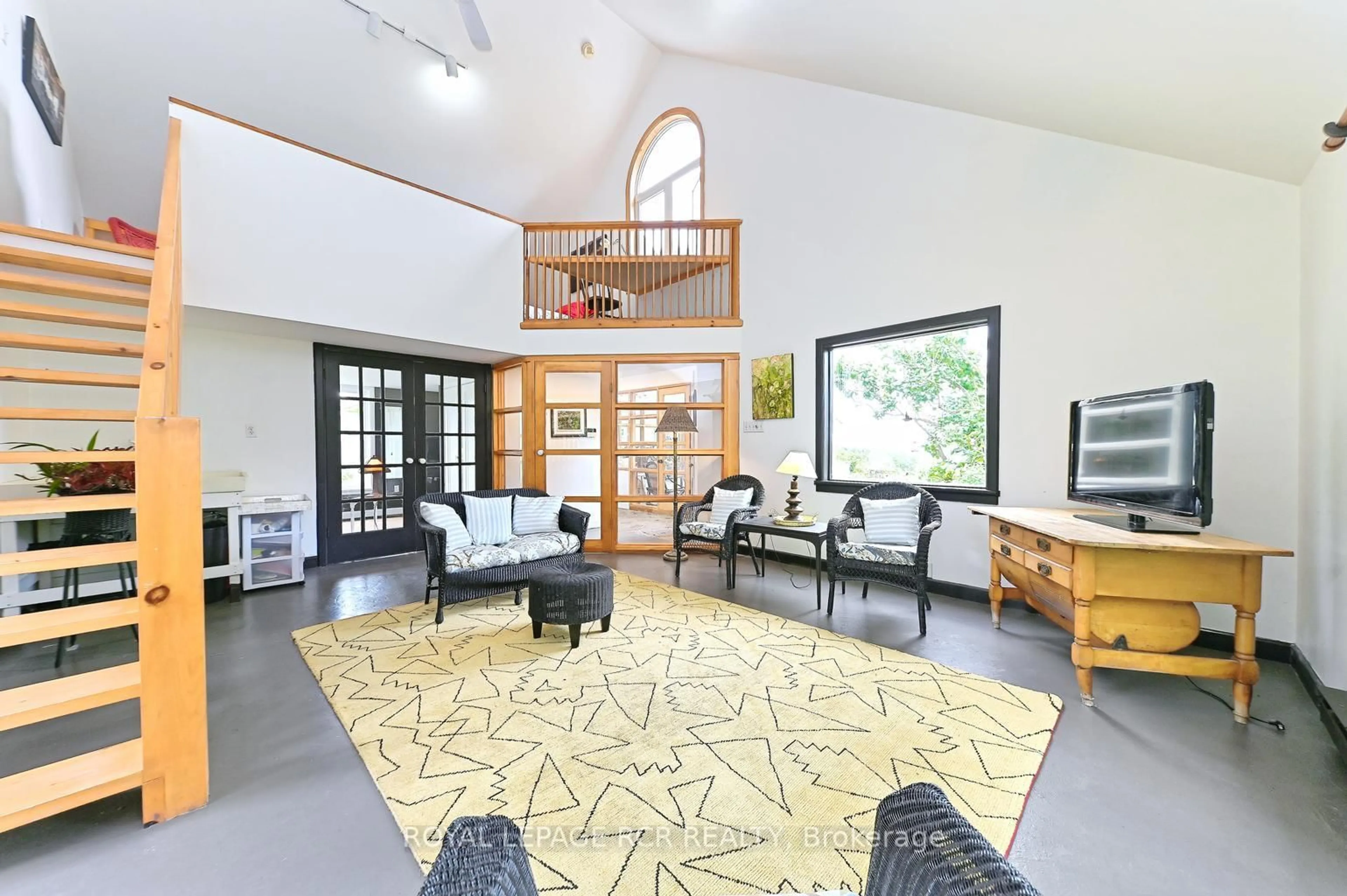 Indoor foyer for 798433 3rd Line, Mulmur Ontario L9V 0H8