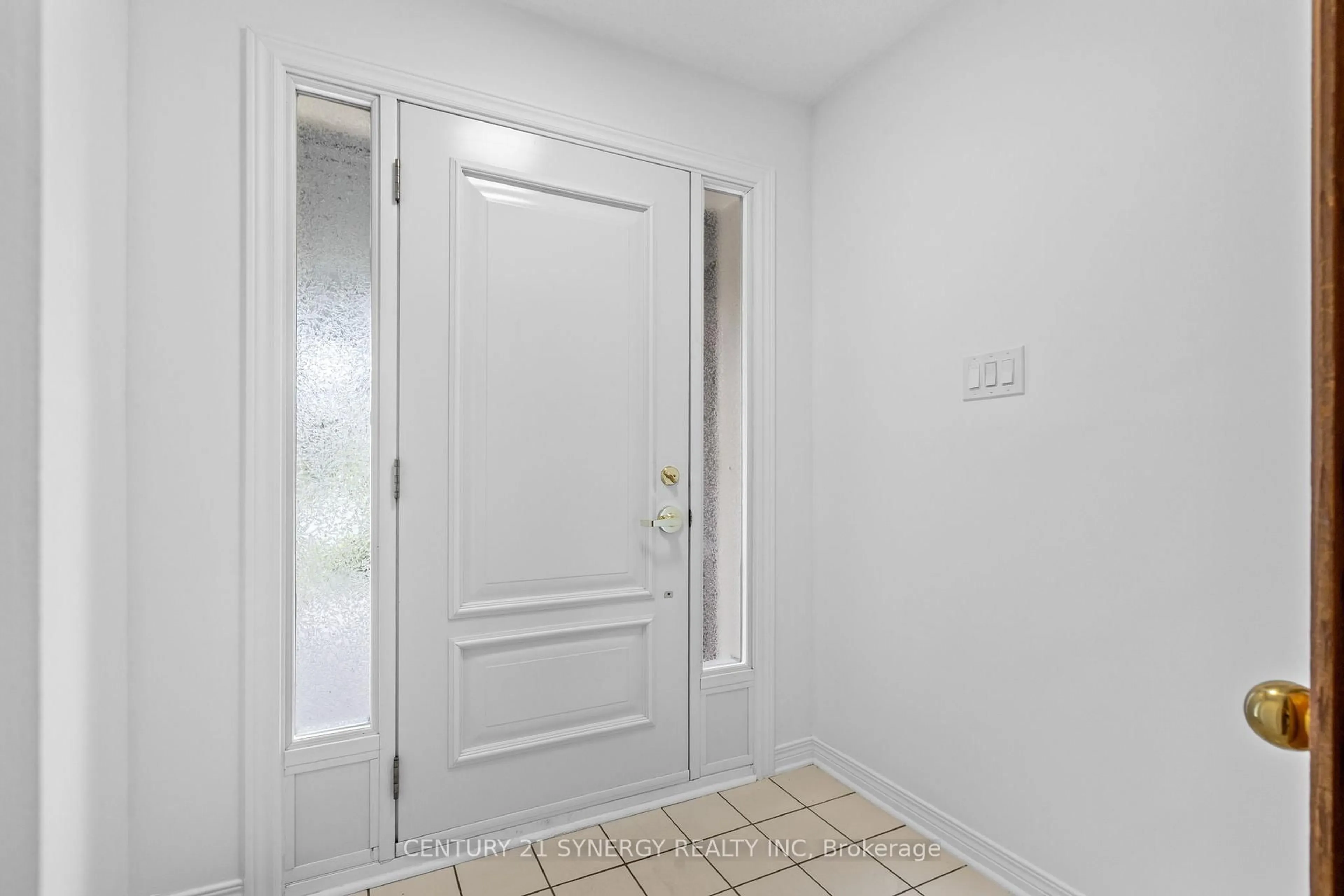 Indoor entryway for 6 Fessenden Way, Ottawa Ontario K2L 3L1