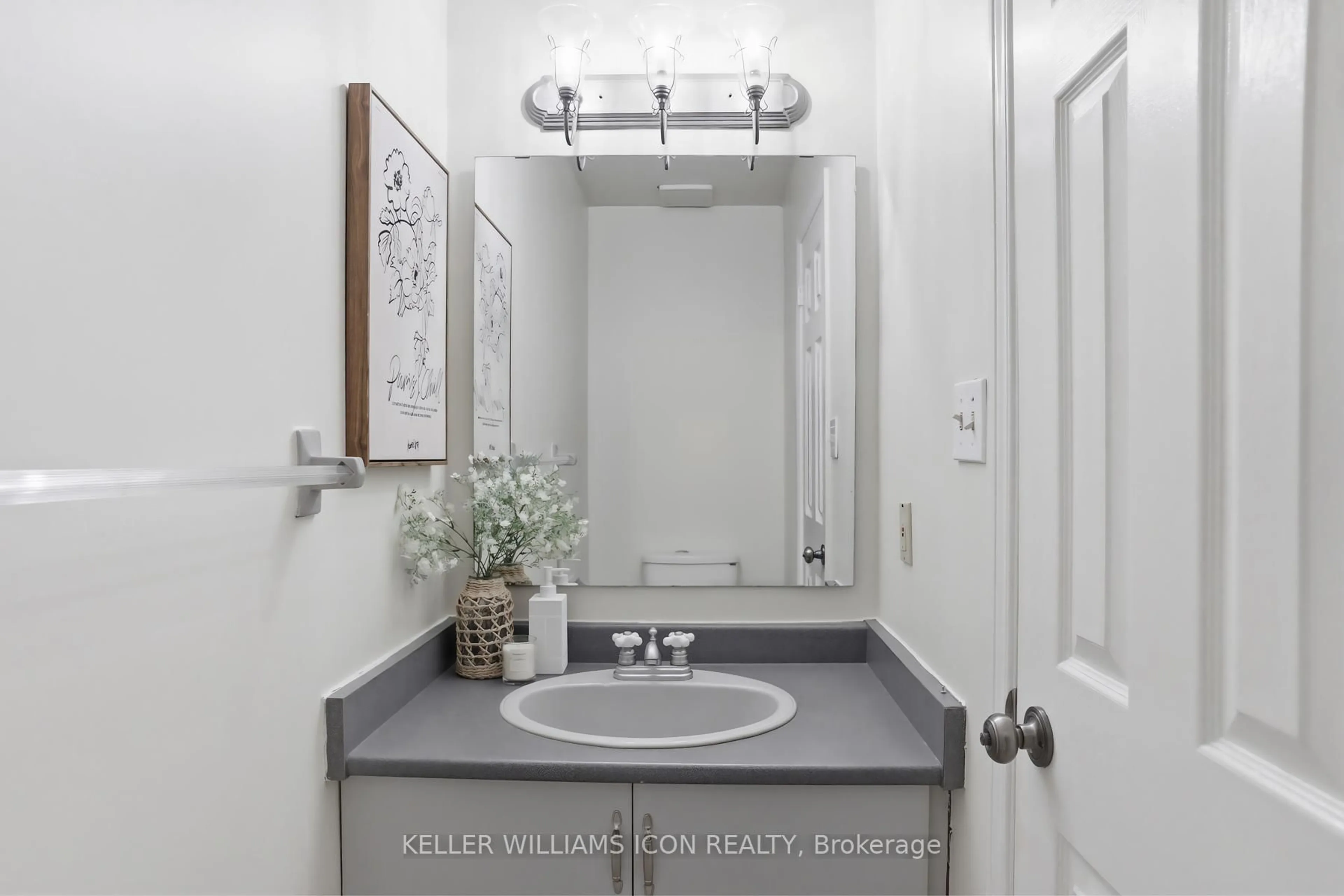 Contemporary bathroom, ceramic/tile floor for 25 Robarts Cres, Ottawa Ontario K2L 3Z4