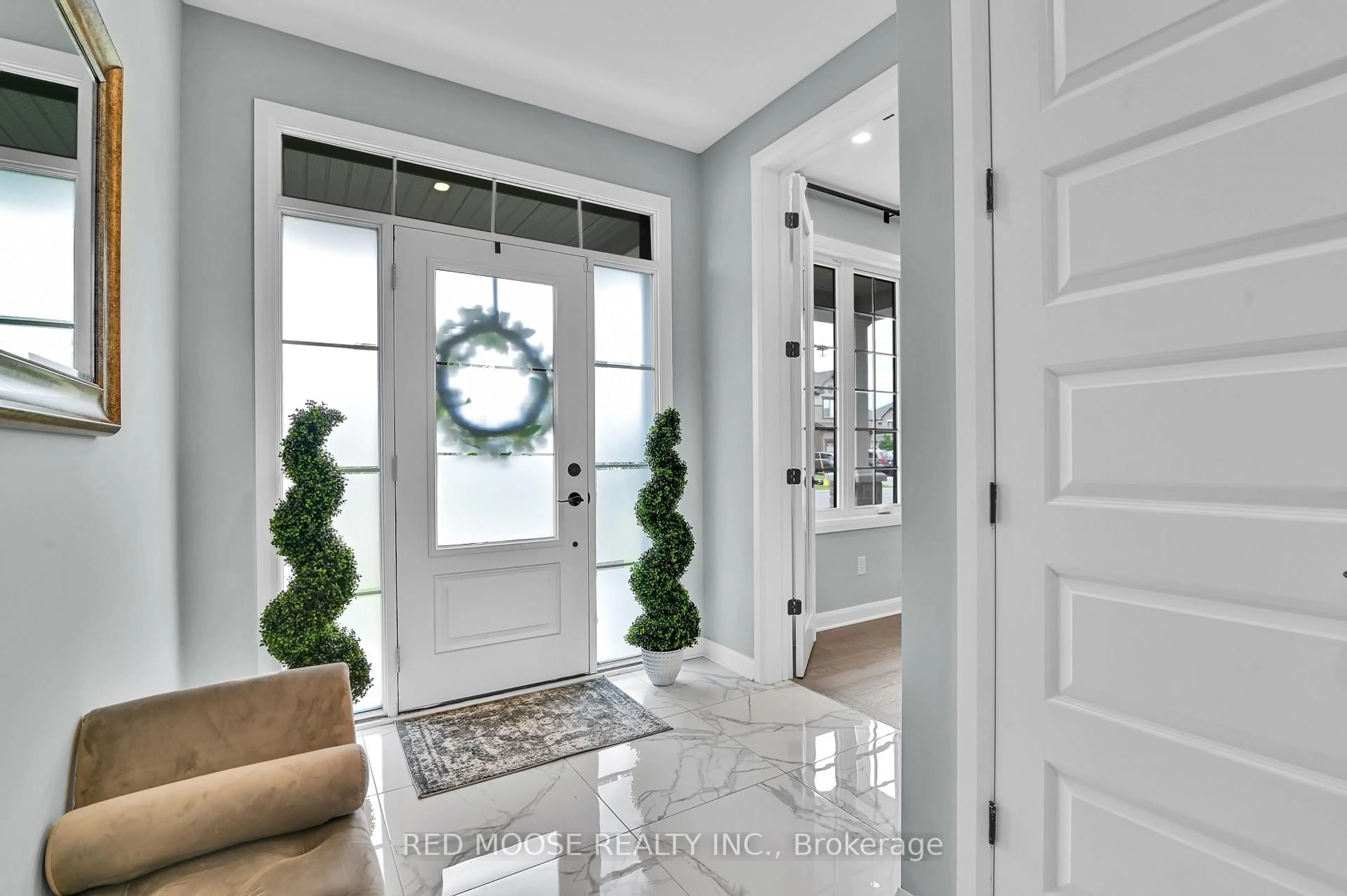 Indoor entryway for 158 Aquarium Ave, Ottawa Ontario K4A 1L1