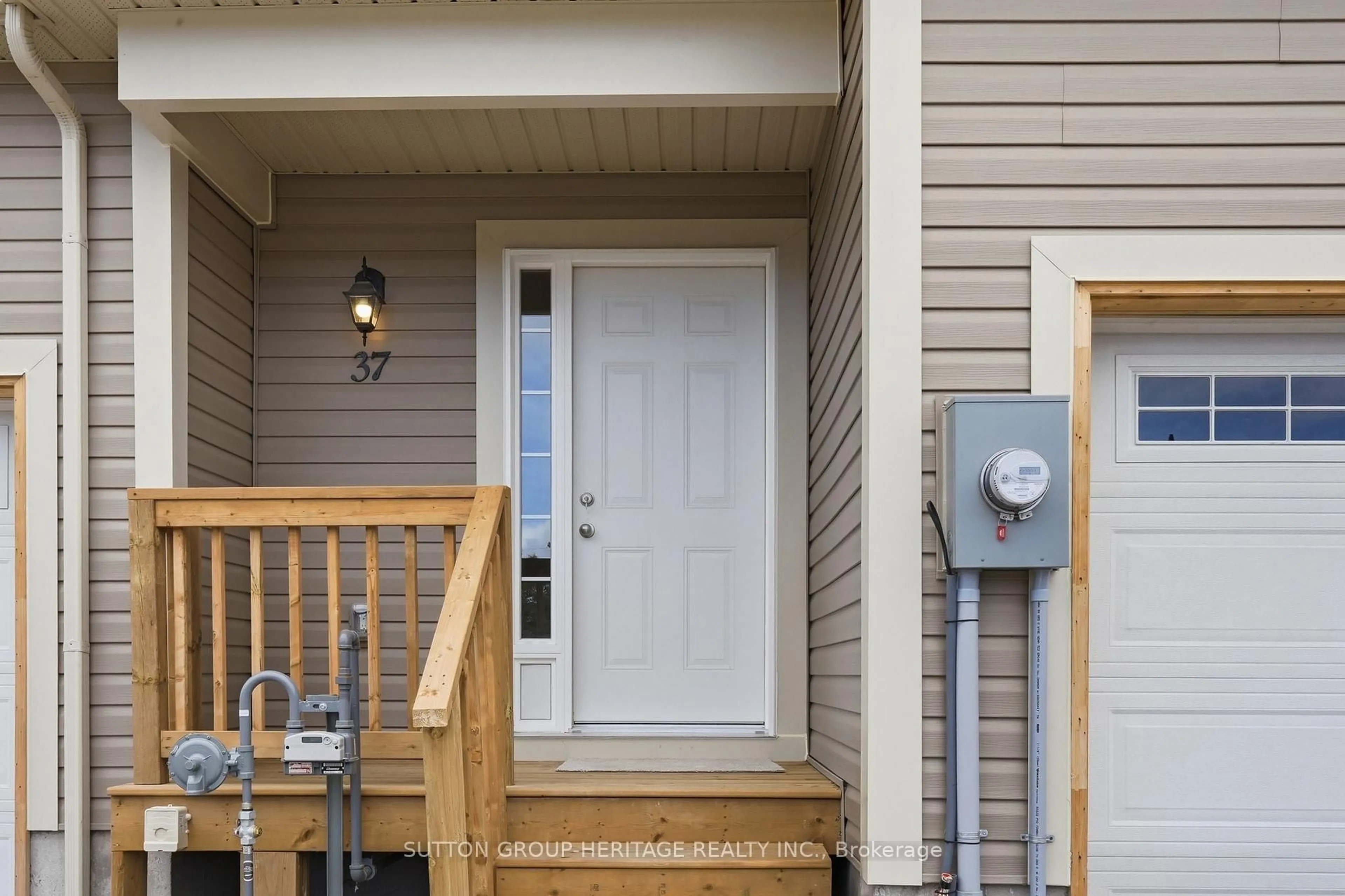 Indoor entryway for 37 McConnell Cres, Bracebridge Ontario P1L 0N7