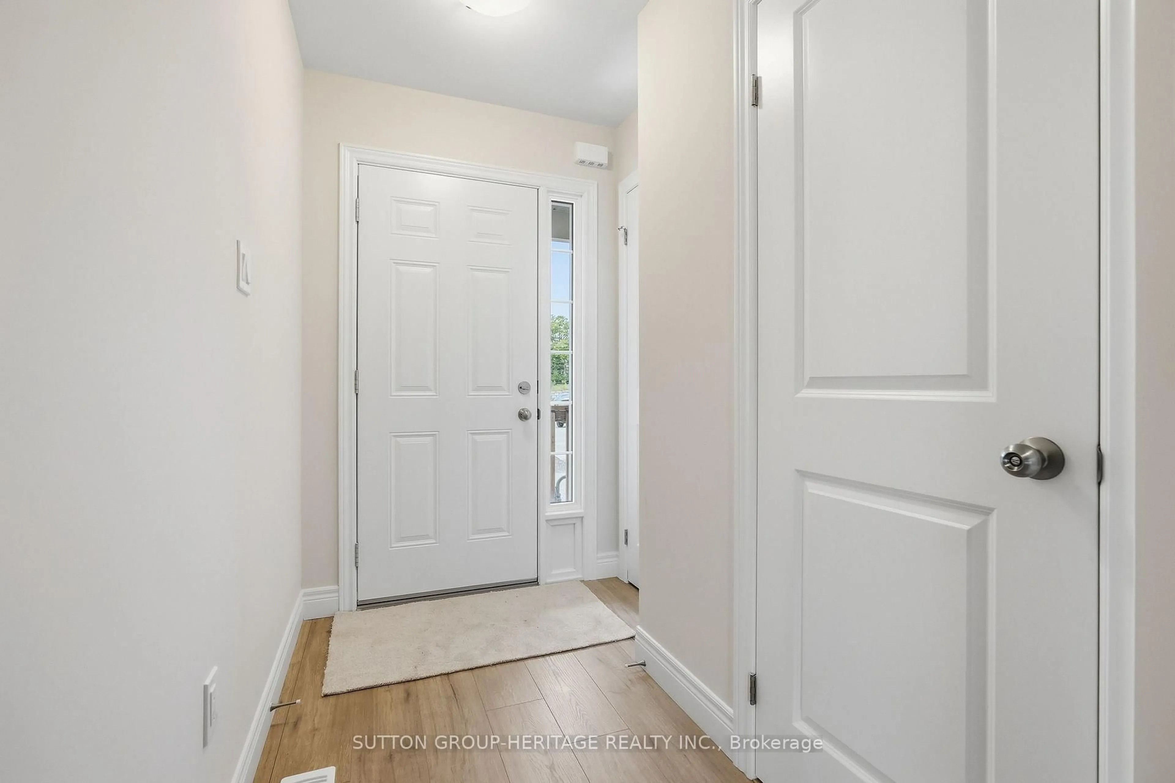 Indoor entryway for 37 McConnell Cres, Bracebridge Ontario P1L 0N7