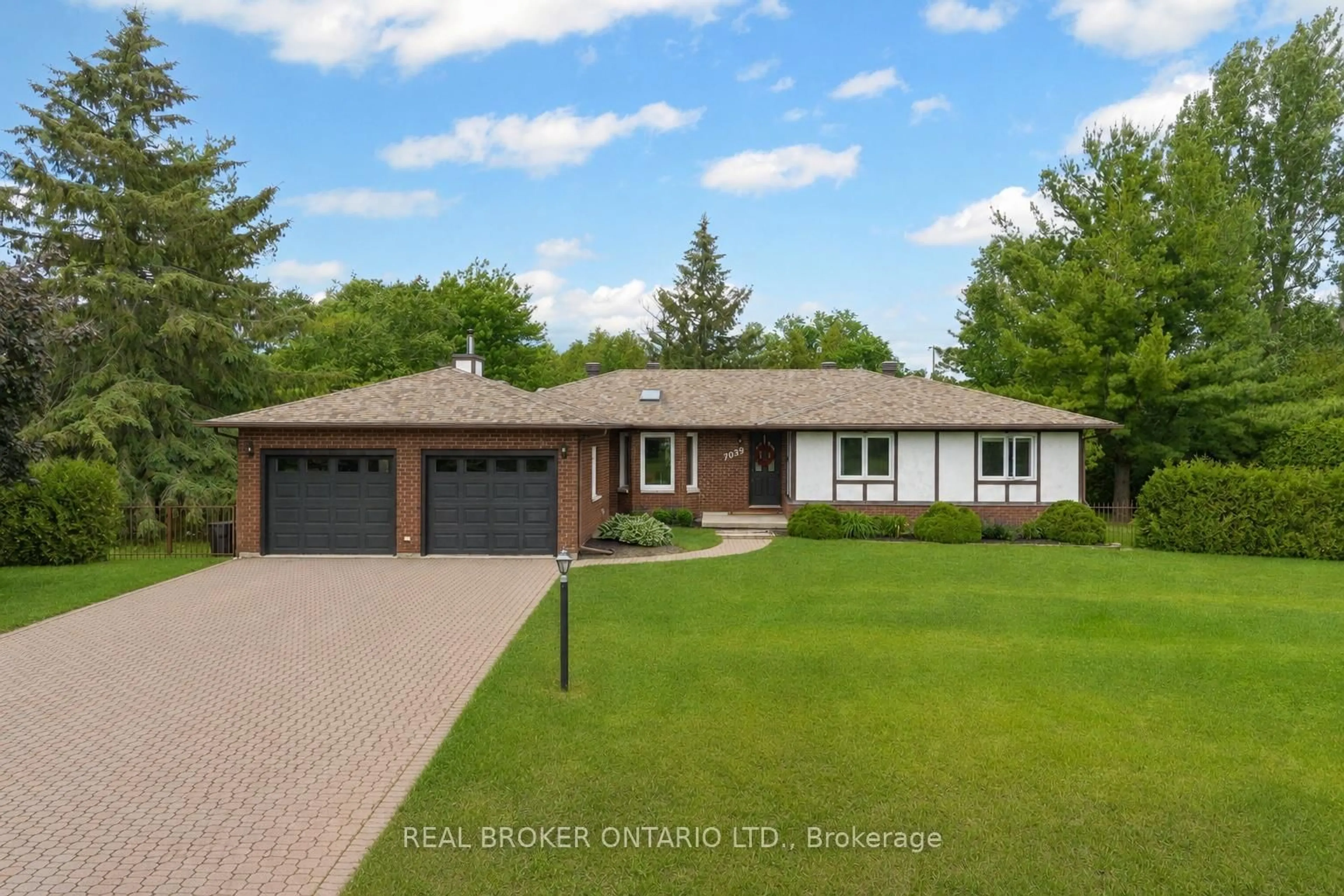 Home with brick exterior material, unknown for 7039 Quinnfield Way, Ottawa Ontario K4P 1B7
