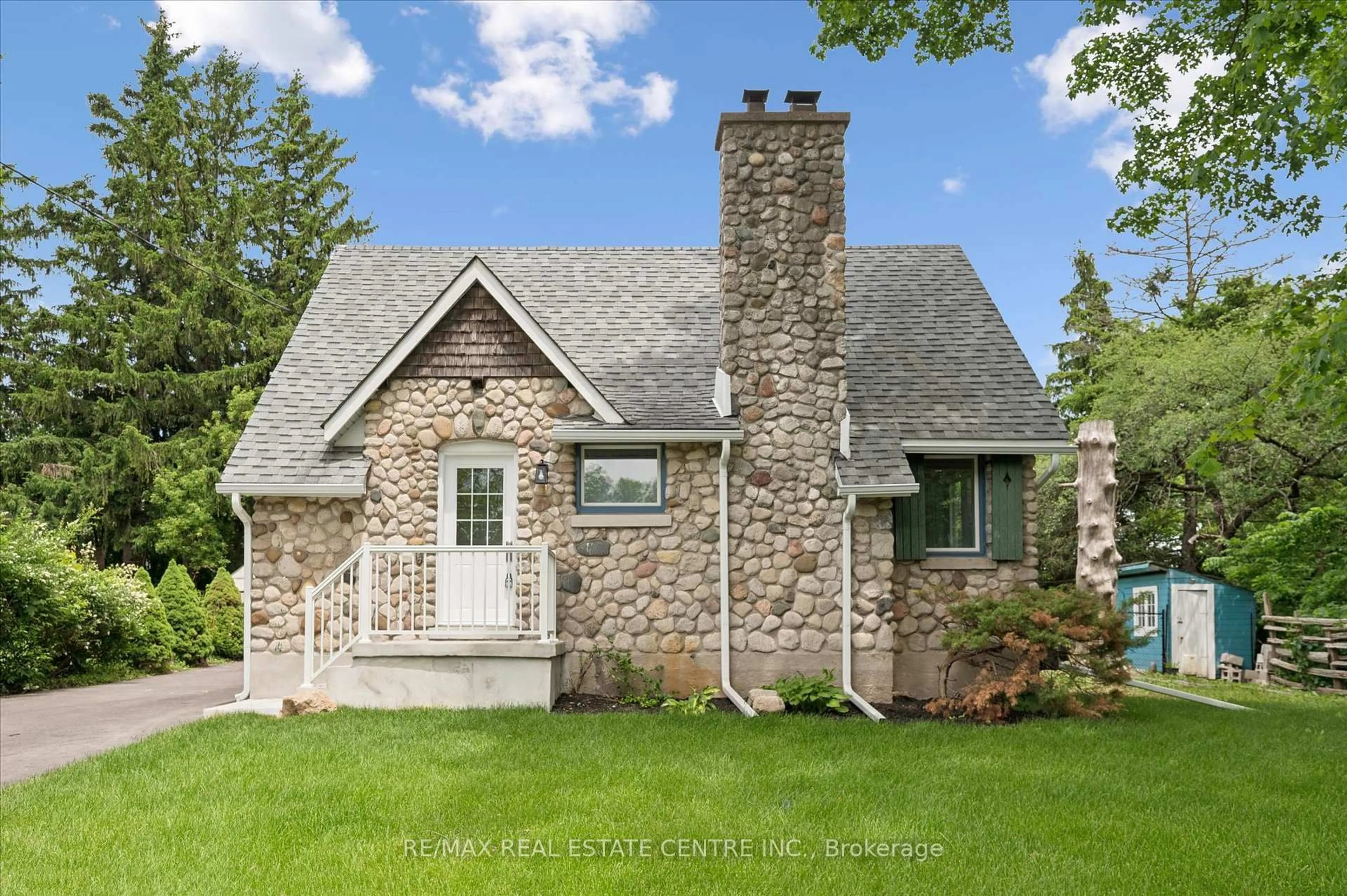 Home with brick exterior material, street for 651 Dundas St, Cambridge Ontario N1R 5S2