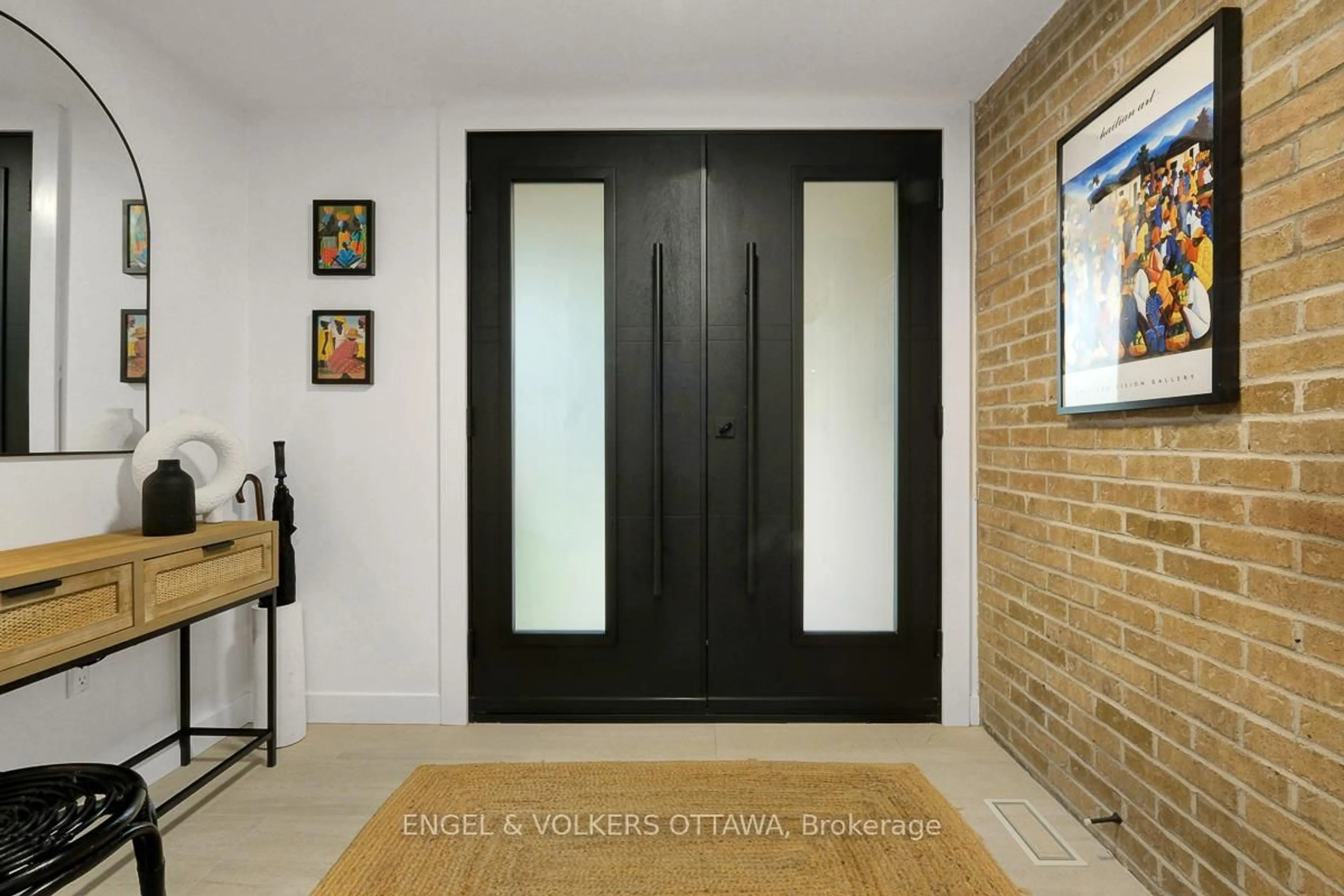 Indoor entryway for 1965 Du Clairvaux Rd, Orleans Ontario K1C 6B2