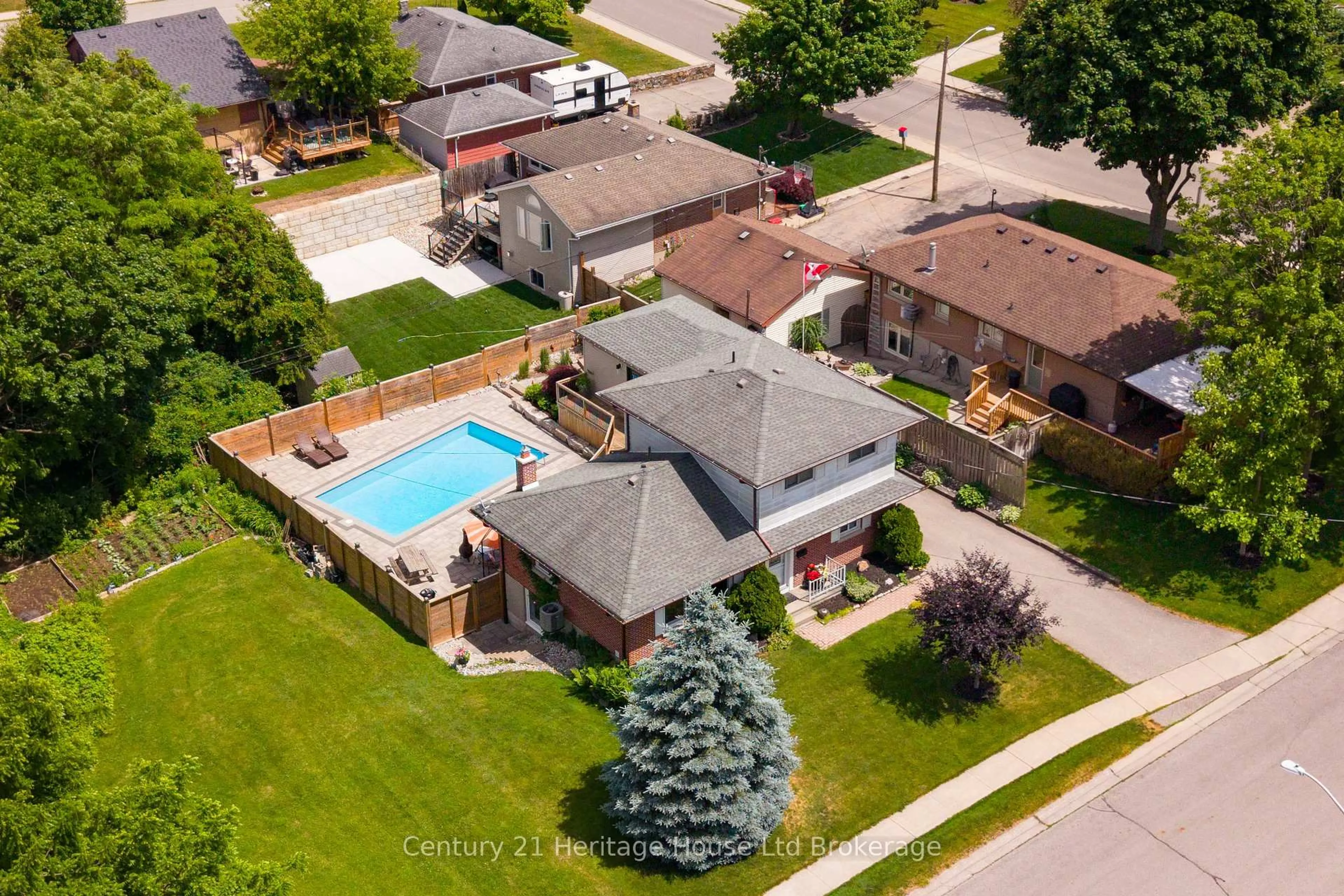 A pic from outside/outdoor area/front of a property/back of a property/a pic from drone, street for 462 Rivercrest Dr, Woodstock Ontario N4S 5W6