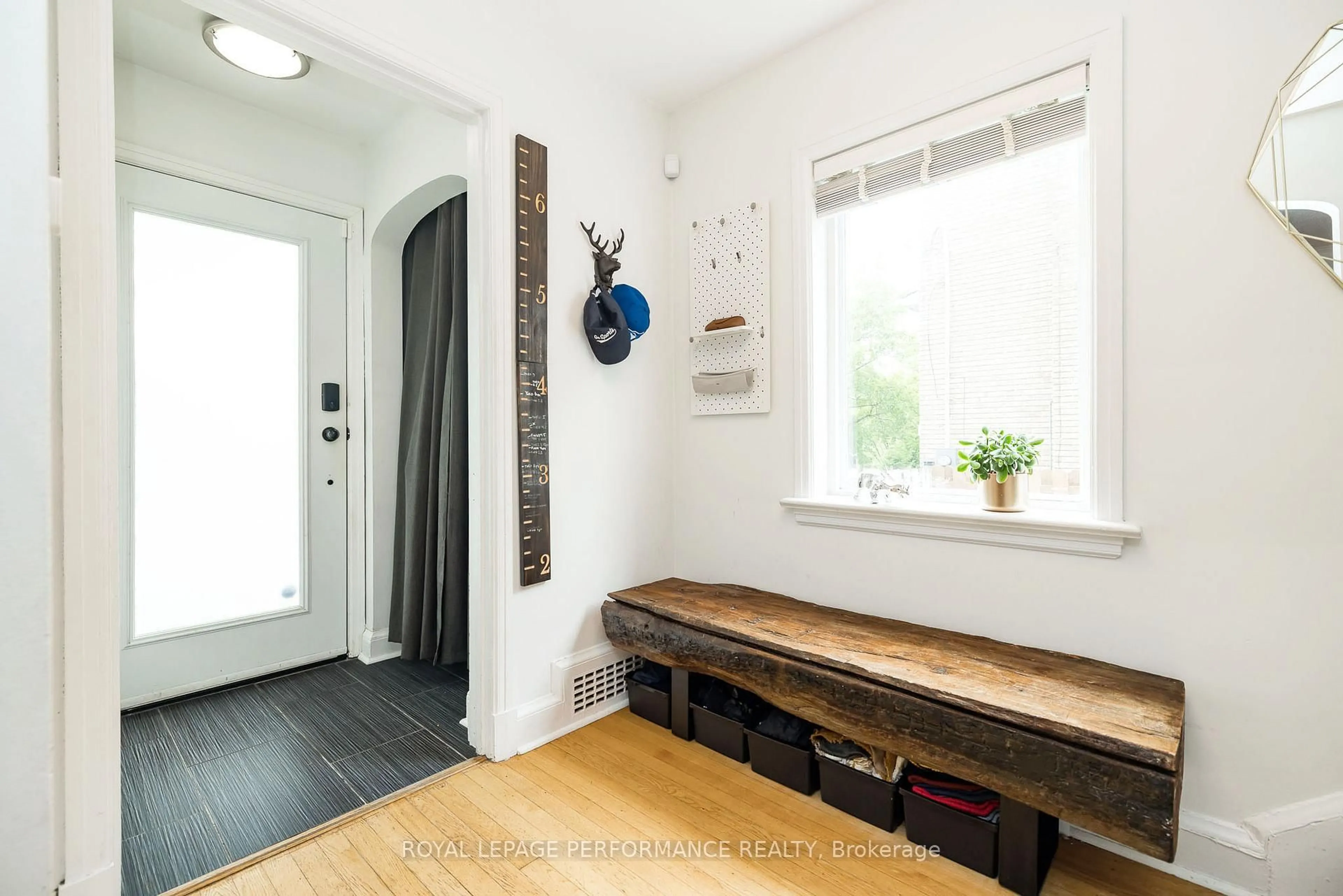 Indoor entryway for 571 Churchill Ave, Ottawa Ontario K1Z 5E6