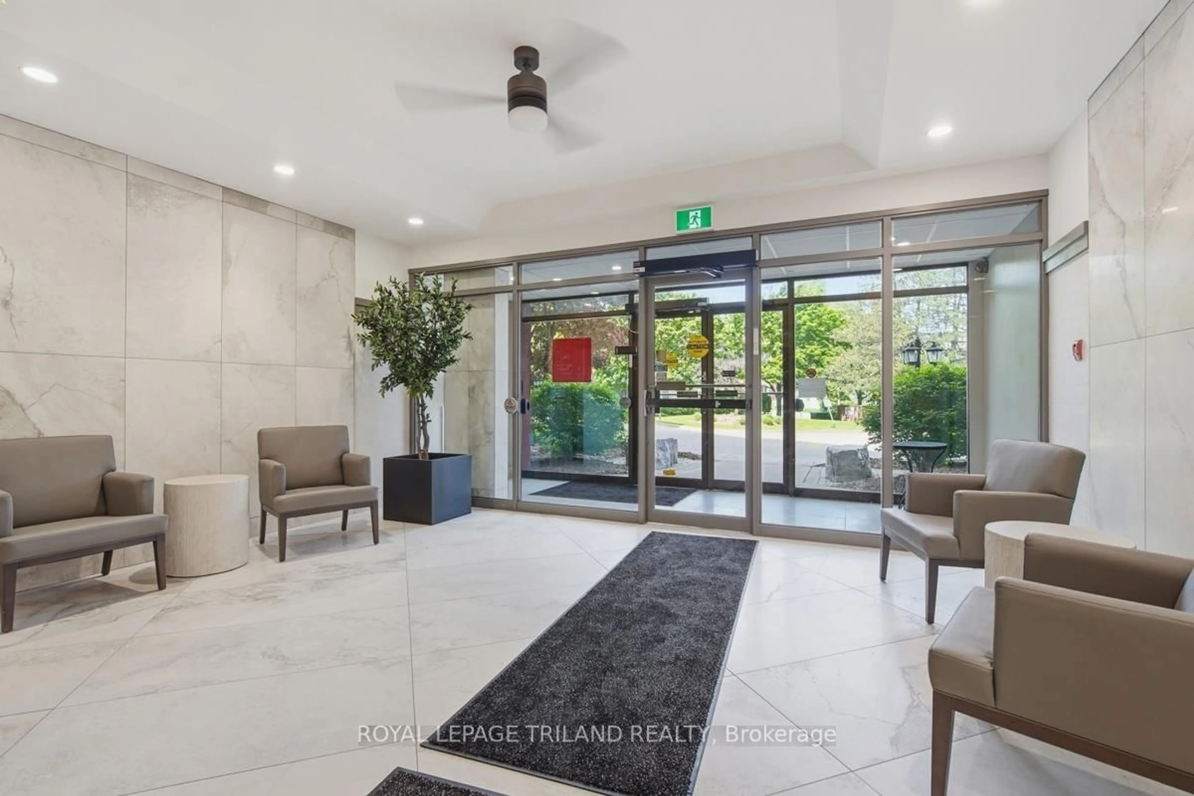 Indoor foyer for 600 Talbot St #308, London East Ontario N6A 5L9