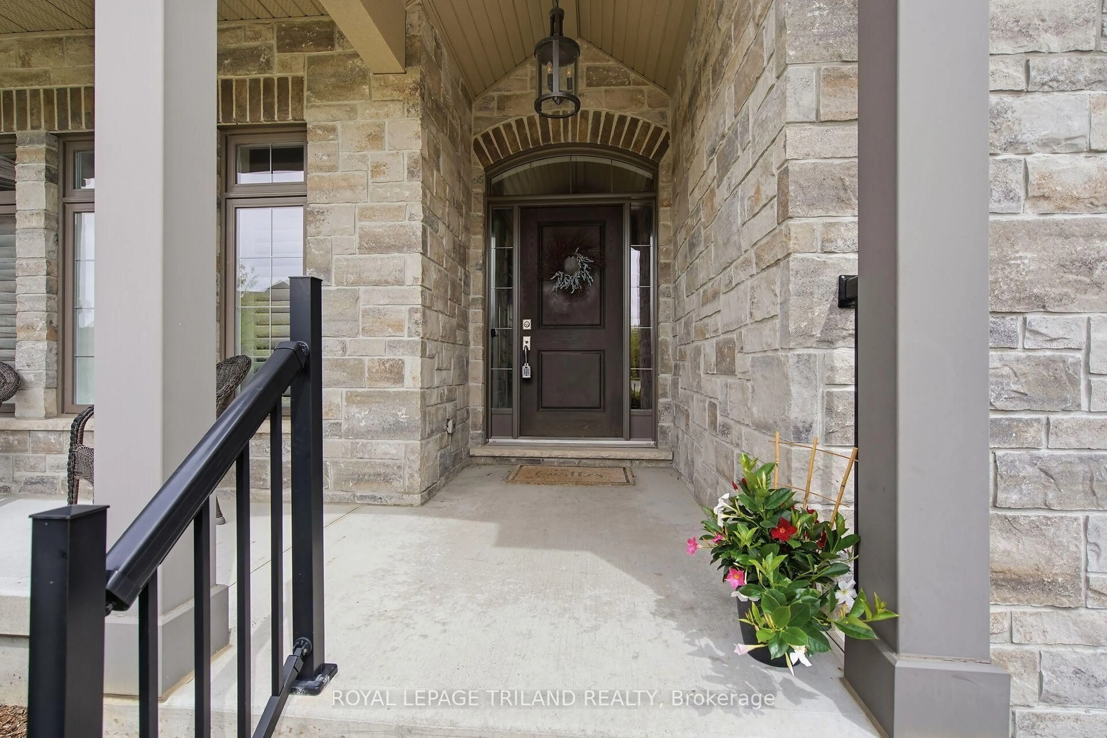 Indoor entryway for 1205 Riverside Dr #46, London North Ontario N6H 0H7