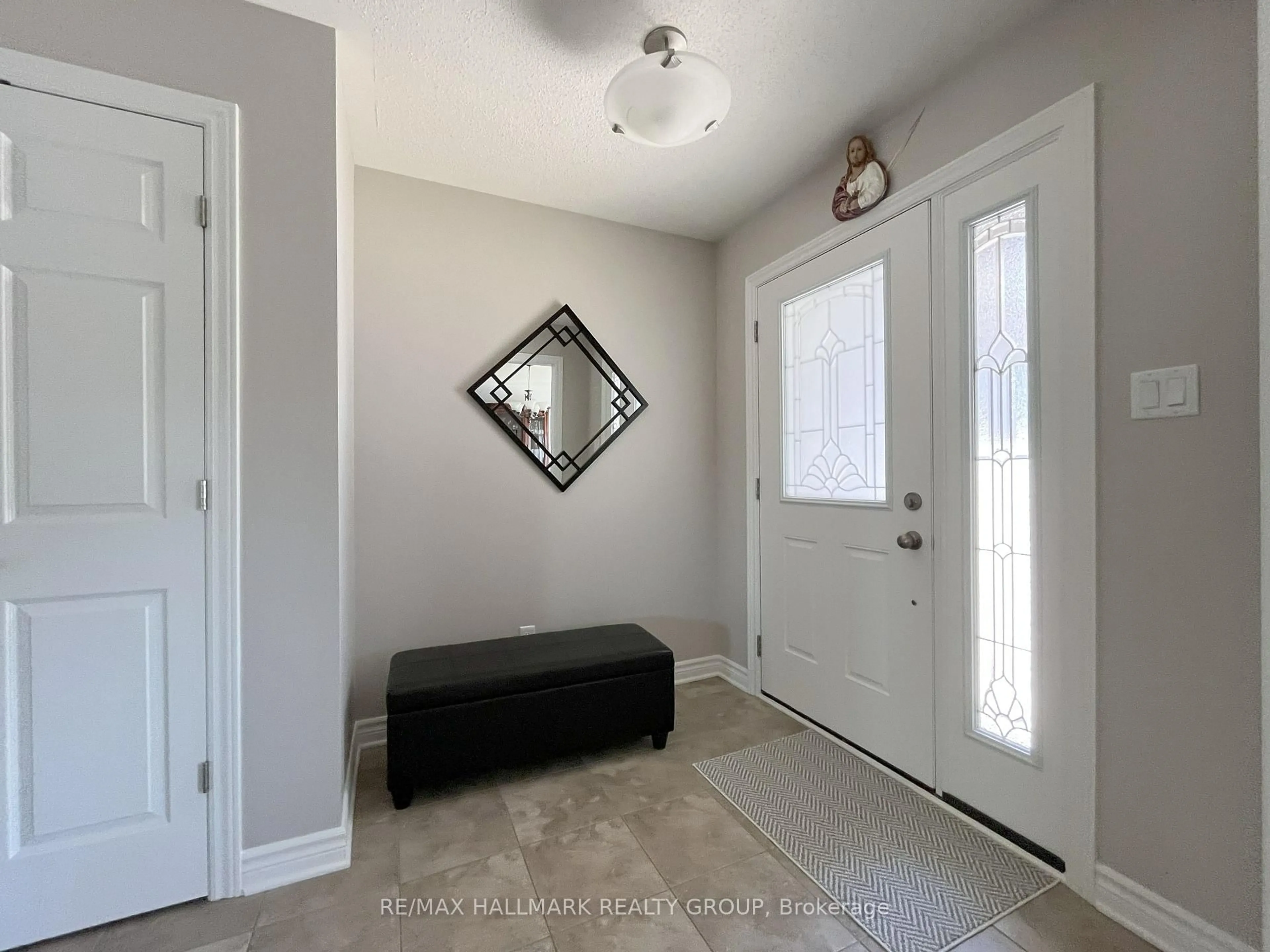 Indoor entryway for 406 Van Dusen St, Almonte Ontario K0A 1A0