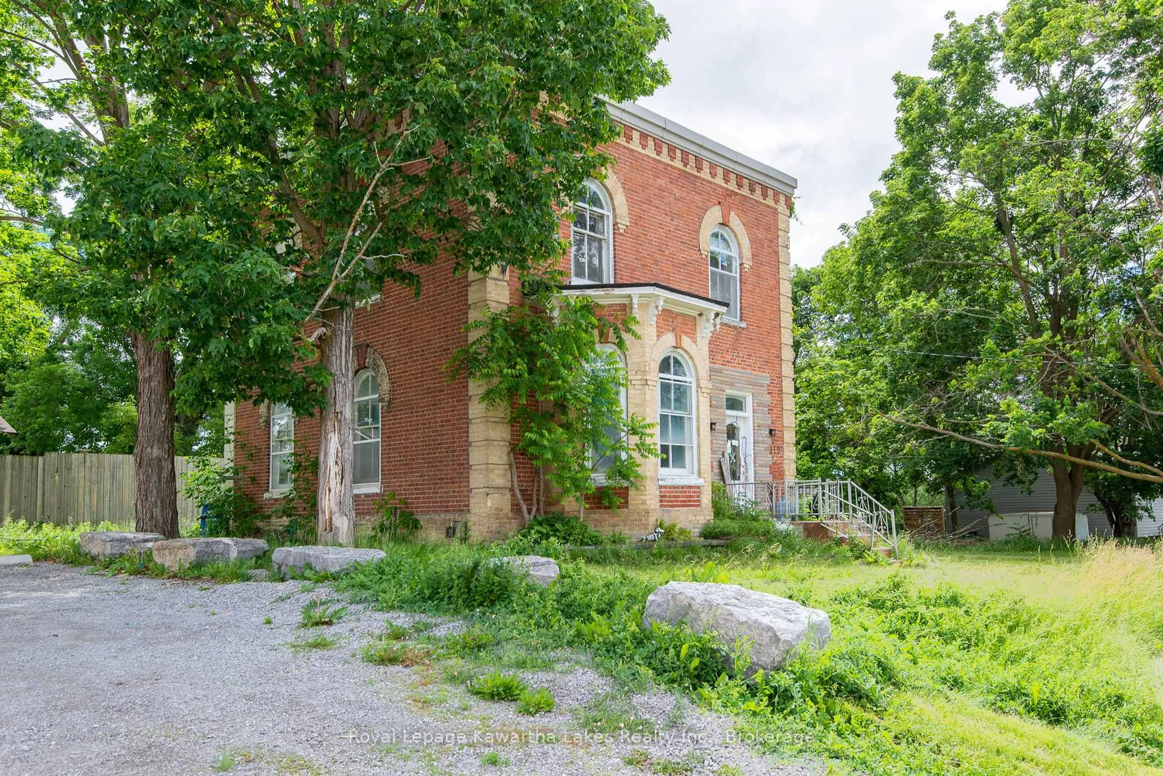 Home with brick exterior material, building for 119 Agnes St, Kawartha Lakes Ontario K0M 2T0