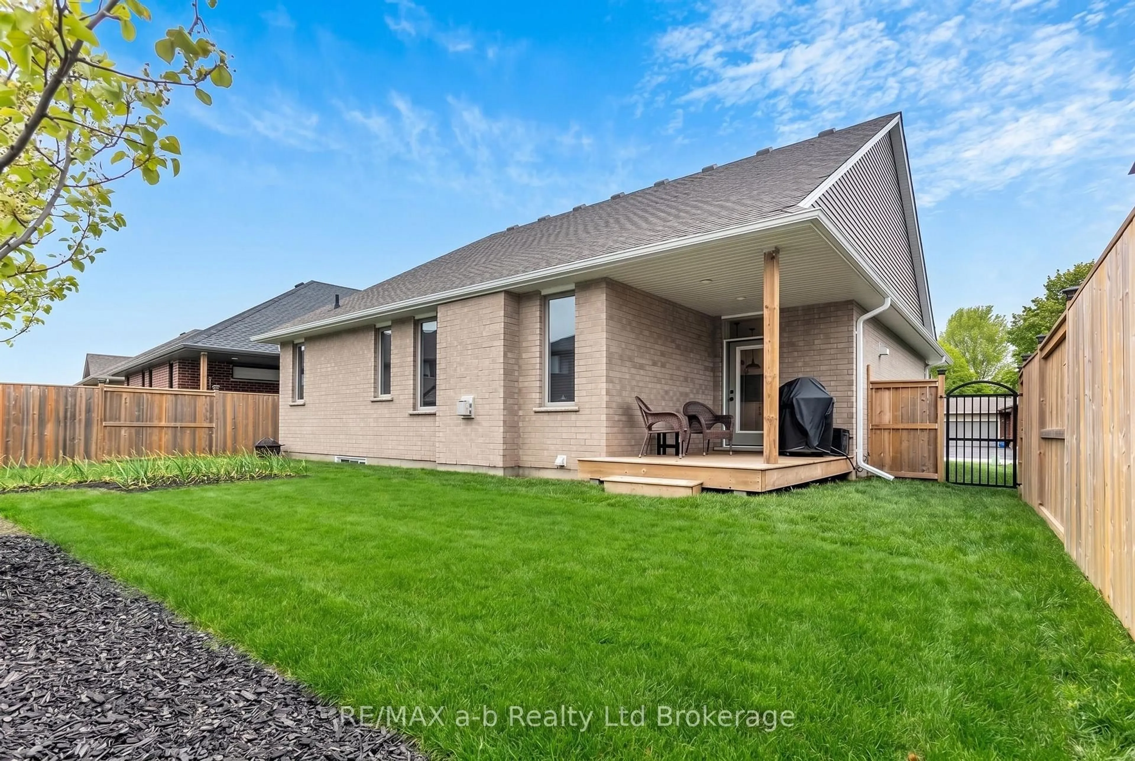 Home with vinyl exterior material, street for 41 Lowrie Cres, Tillsonburg Ontario N4G 0H5