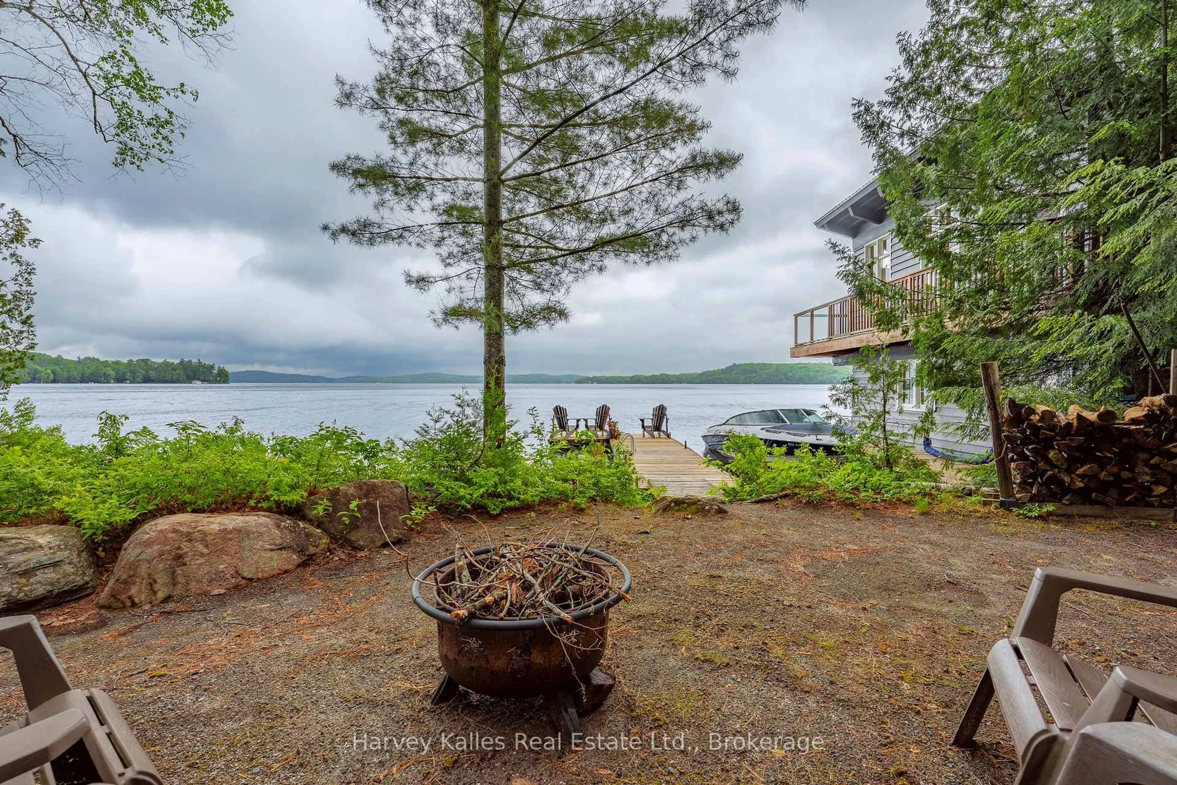 Patio, water/lake/river/ocean view for 1059 Bona Vista Rd, Lake of Bays Ontario P1H 2J3