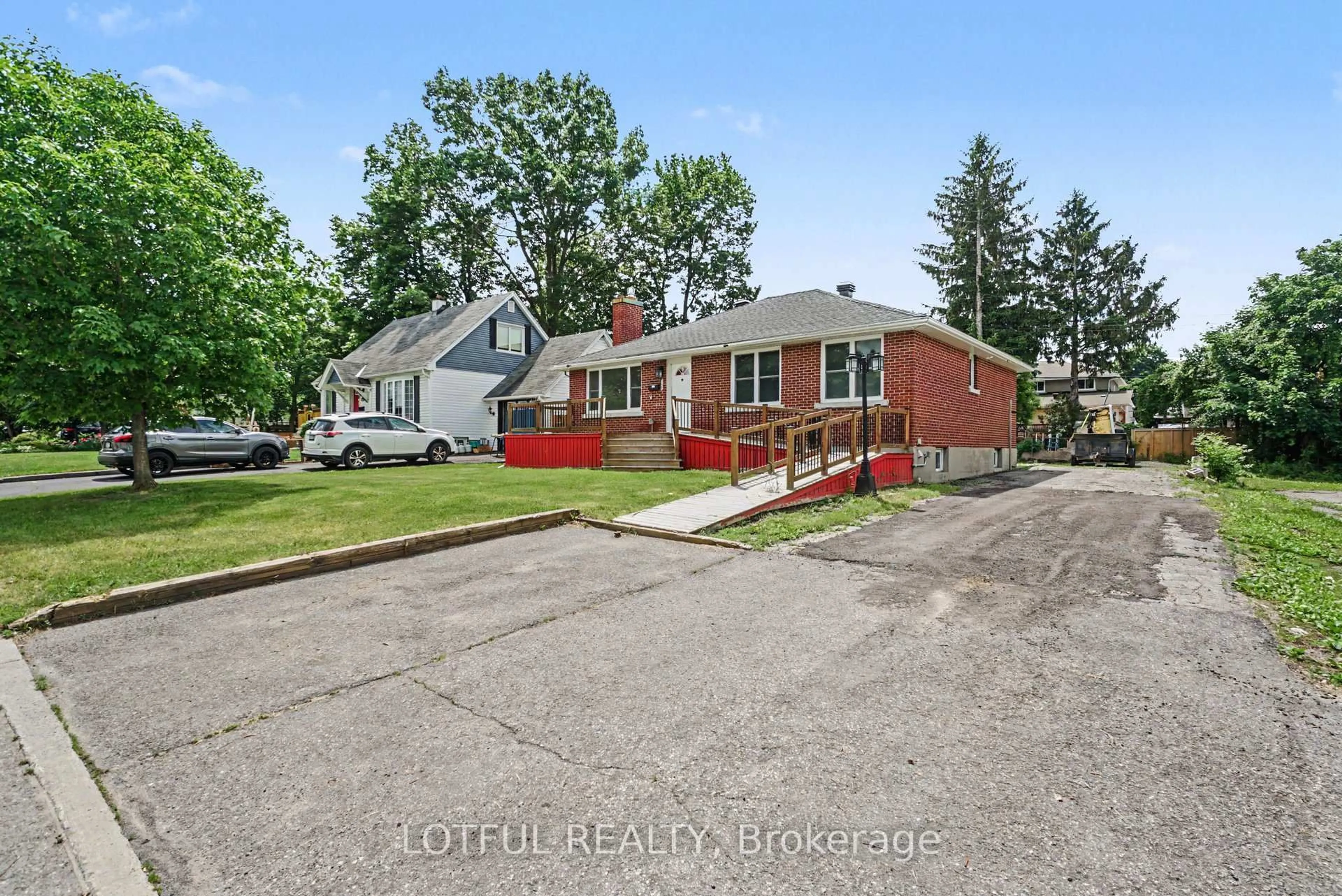 Unknown for 832 Rex Ave, Ottawa Ontario K2A 2P5