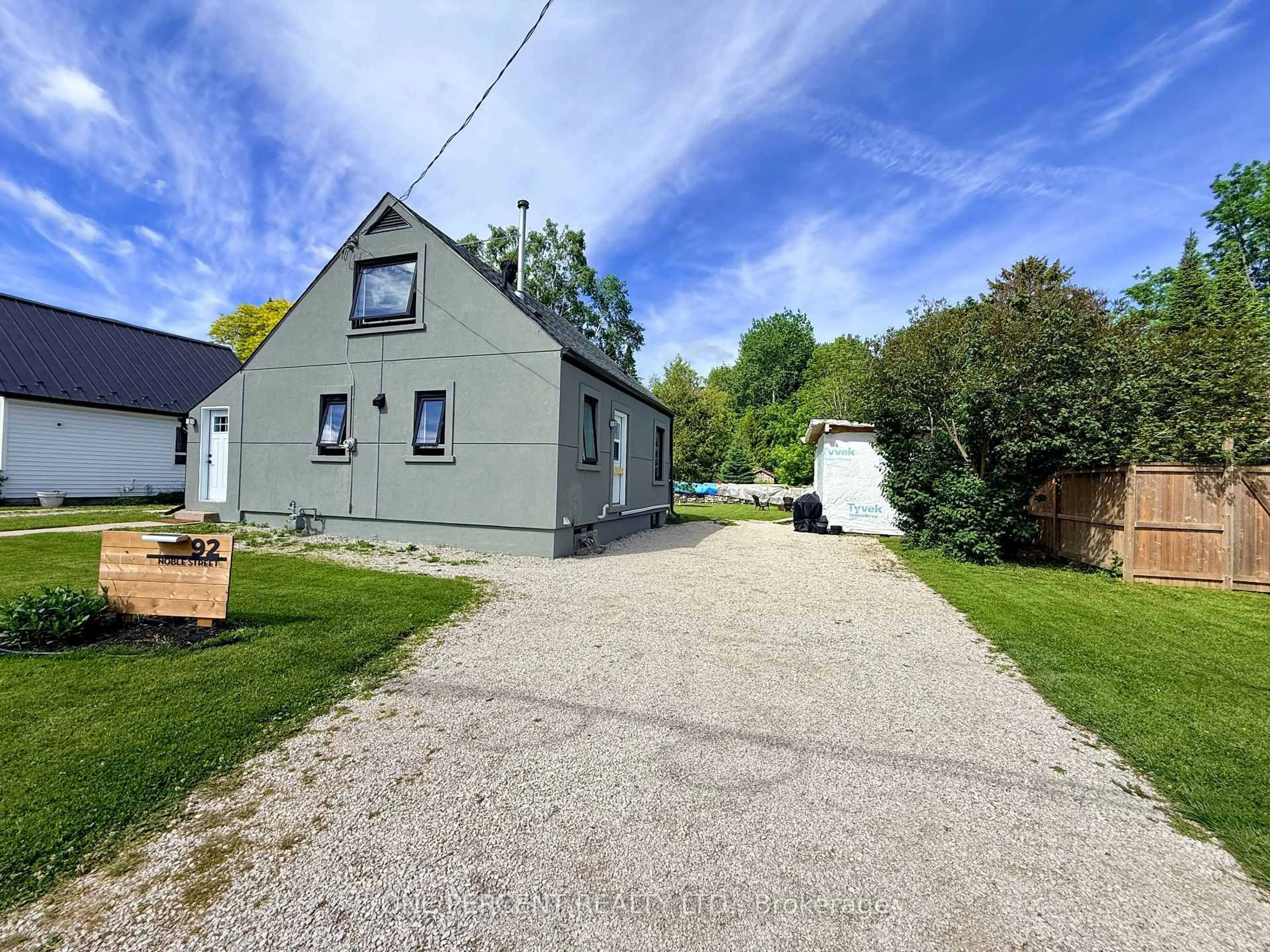 A pic from outside/outdoor area/front of a property/back of a property/a pic from drone, street for 92 Noble St, Meaford Ontario N4L 1M8