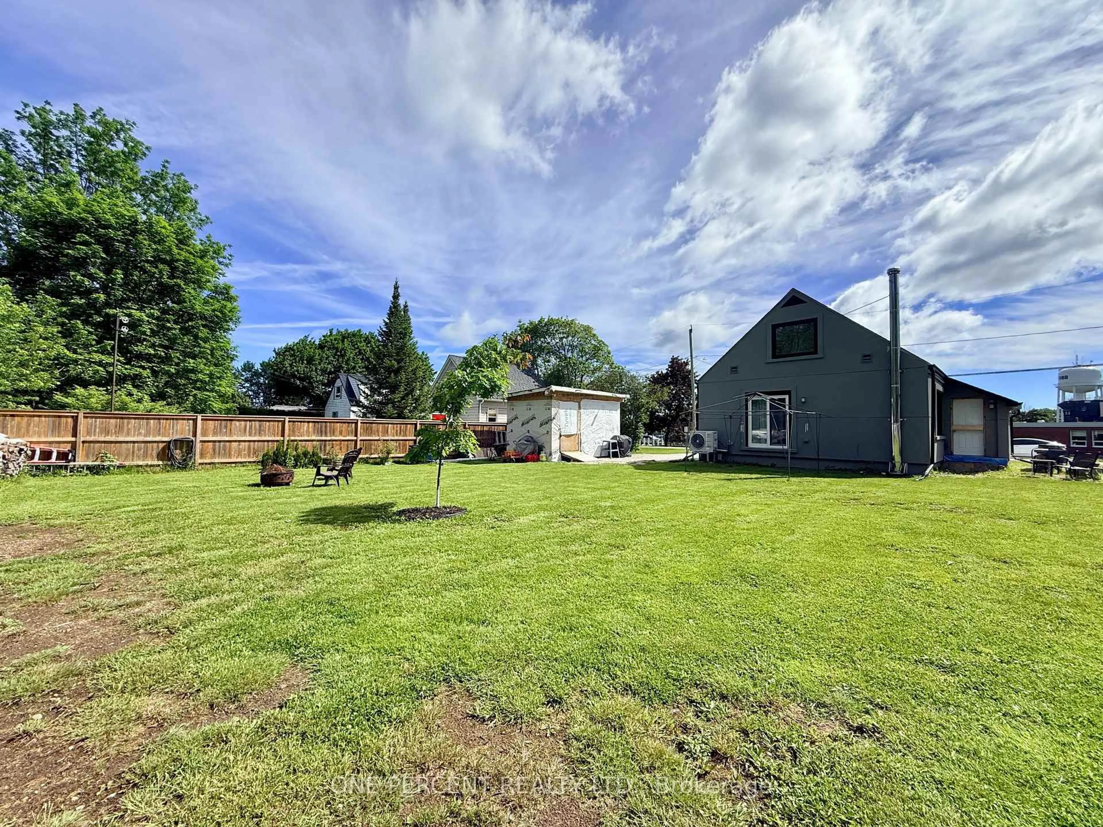 A pic from outside/outdoor area/front of a property/back of a property/a pic from drone, street for 92 Noble St, Meaford Ontario N4L 1M8