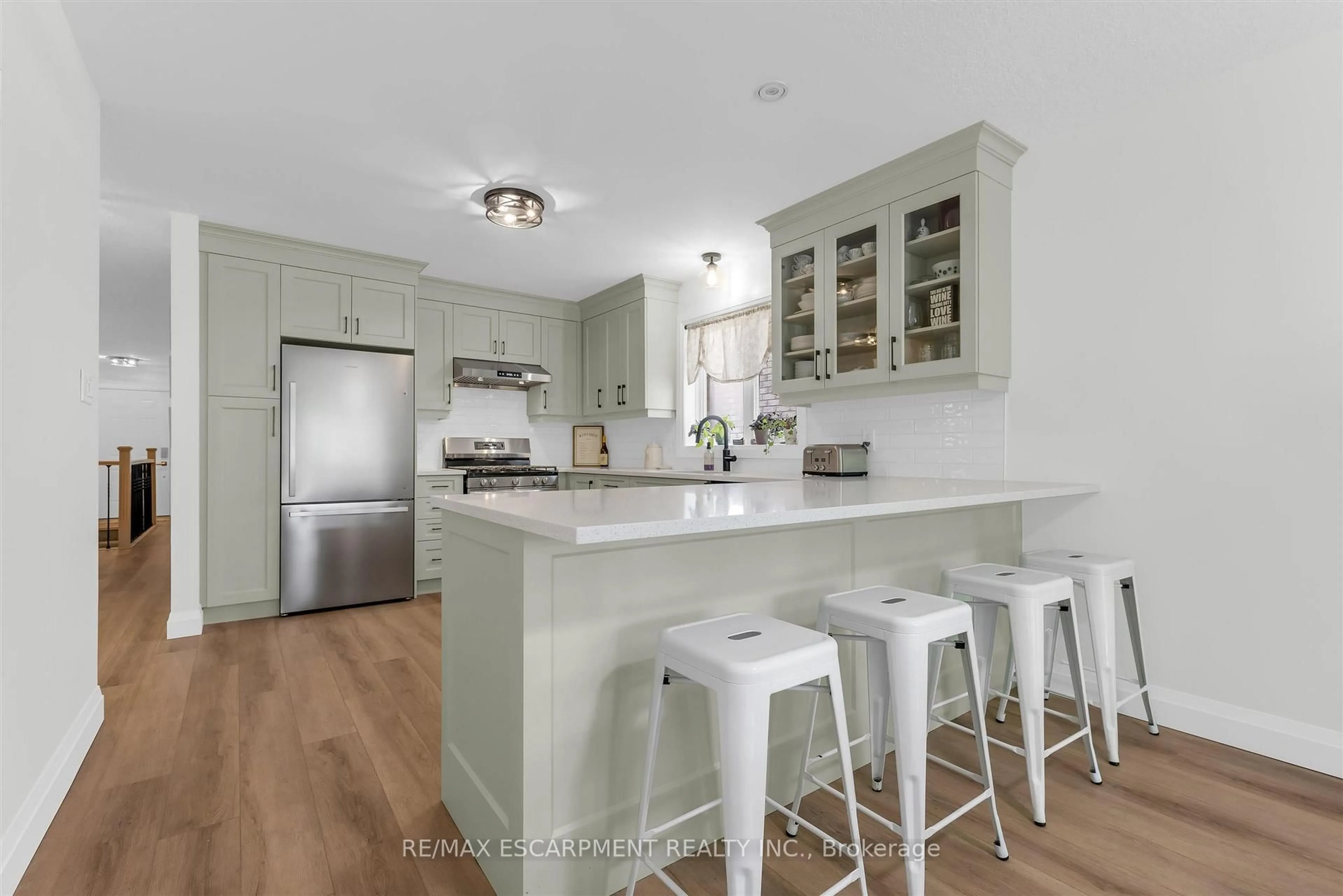 Open concept kitchen, unknown for 4501 Frances Cres, Lincoln Ontario L3J 0E8