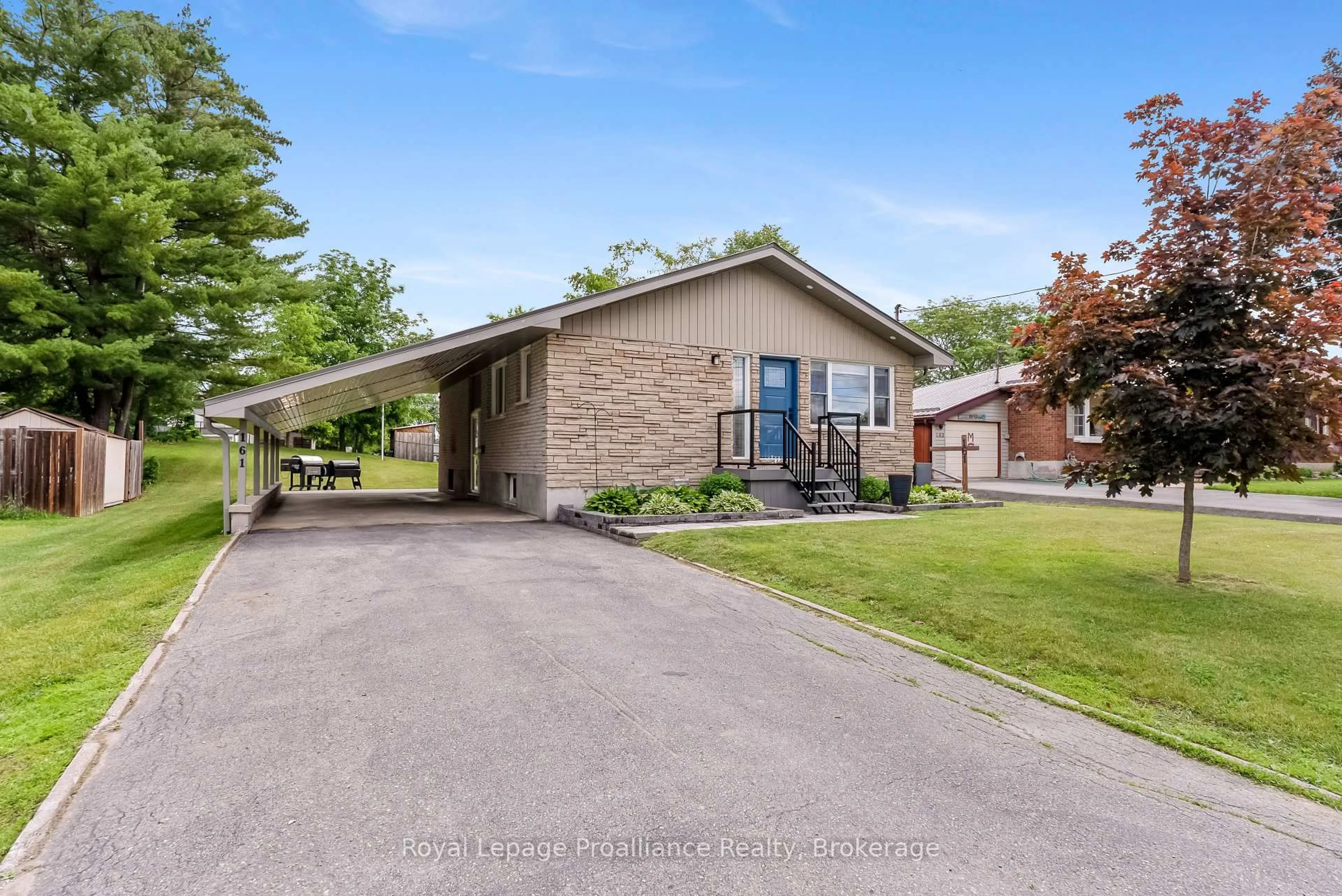 A pic from outside/outdoor area/front of a property/back of a property/a pic from drone, street for 161 Holly Dr, Stirling Ontario K0K 3E0